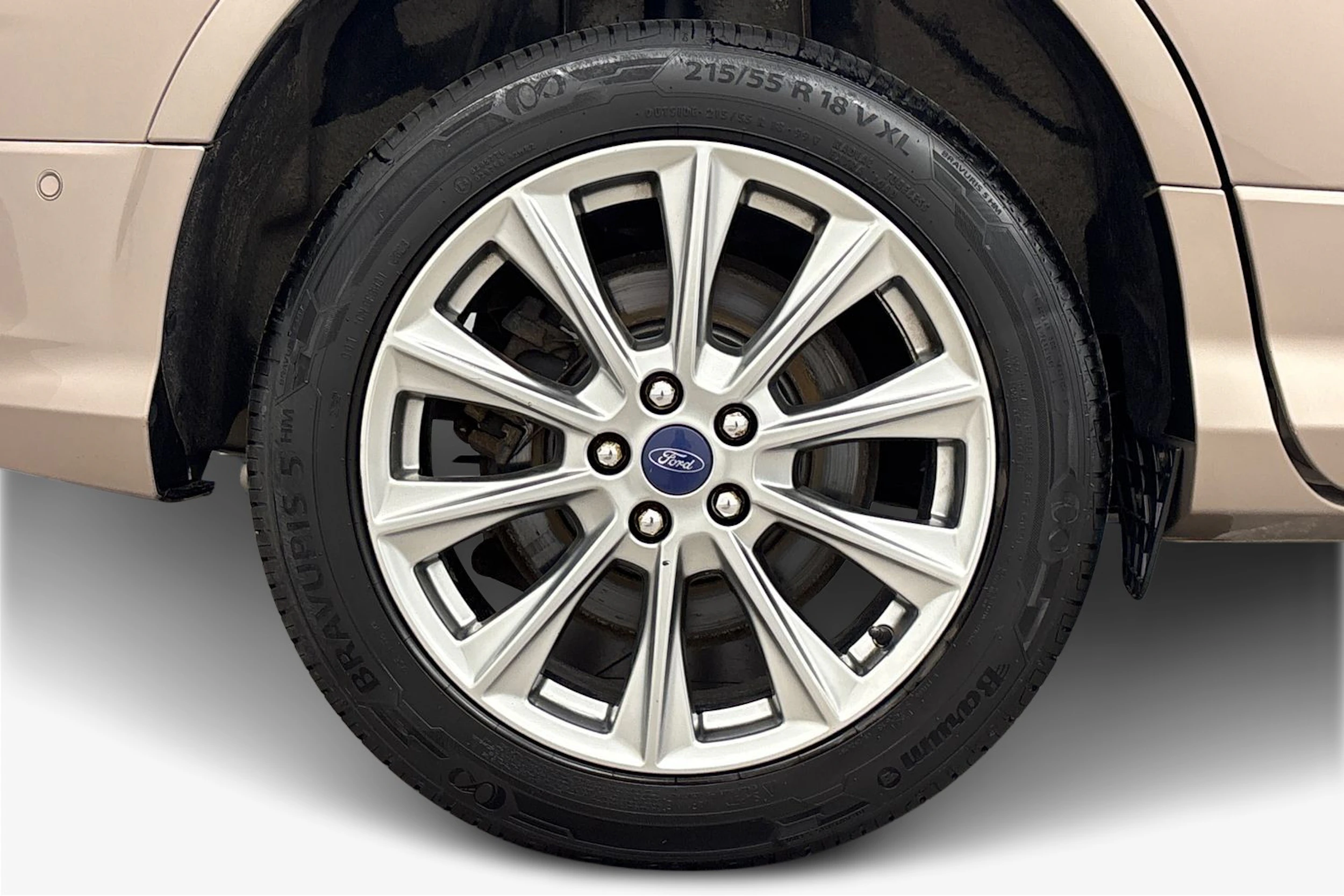 harmaa Ford Kuga 2017 kuva 9.