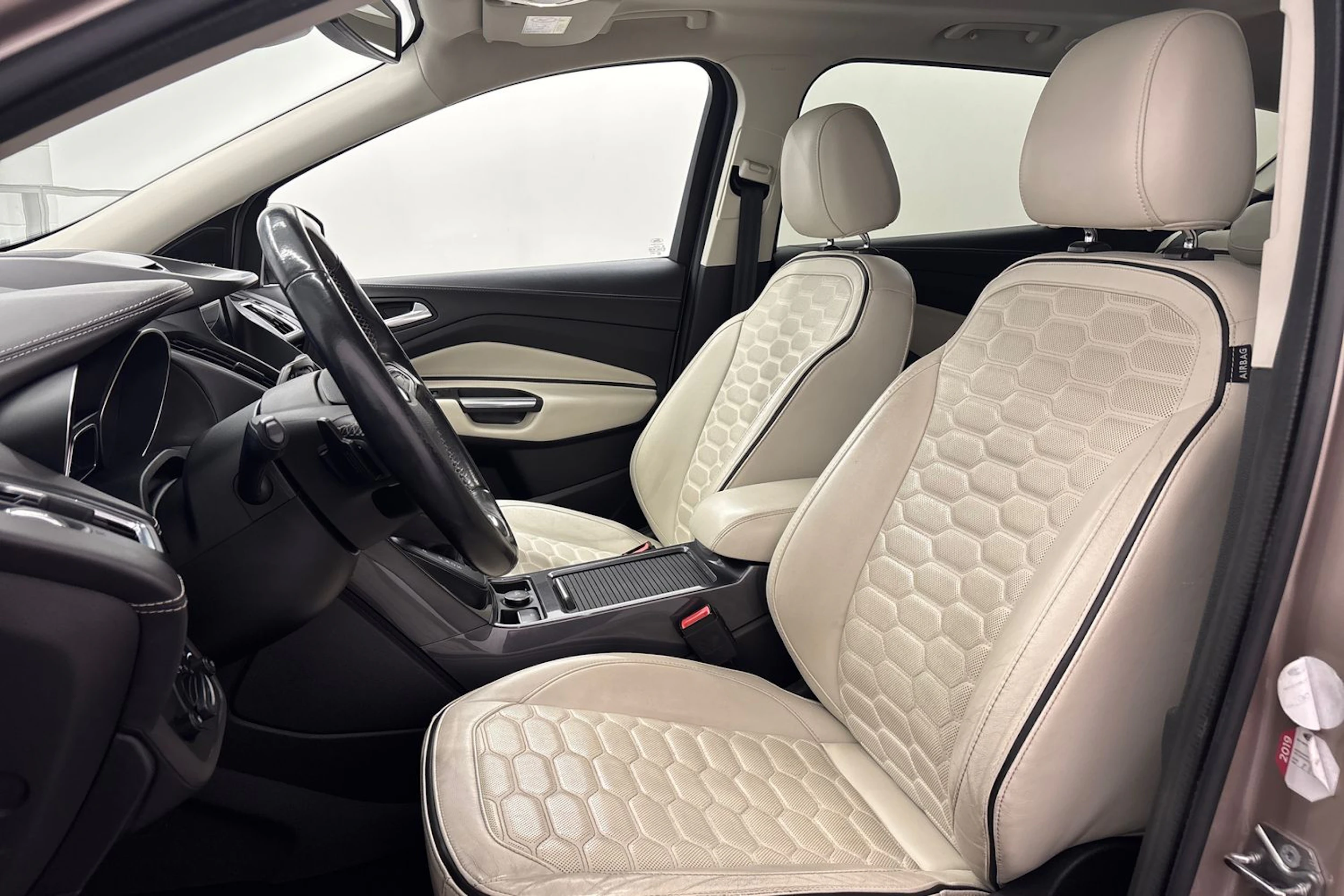 harmaa Ford Kuga 2017 kuva 11.