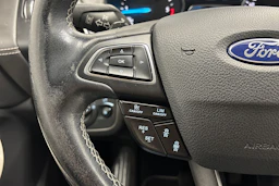 harmaa Ford Kuga 2017 kuva 15.