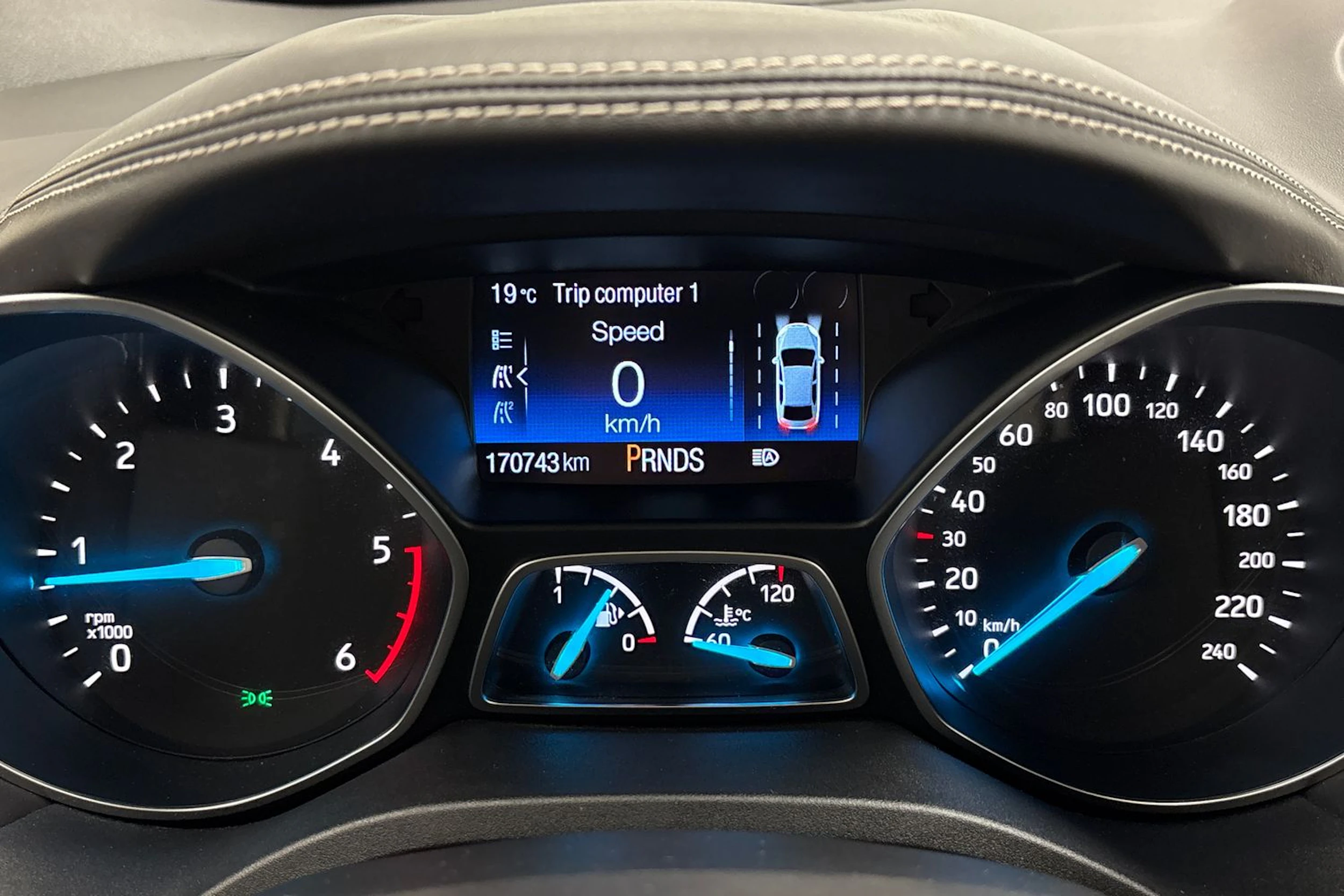 harmaa Ford Kuga 2017 kuva 17.