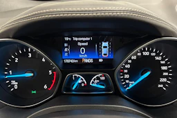 harmaa Ford Kuga 2017 kuva 17.