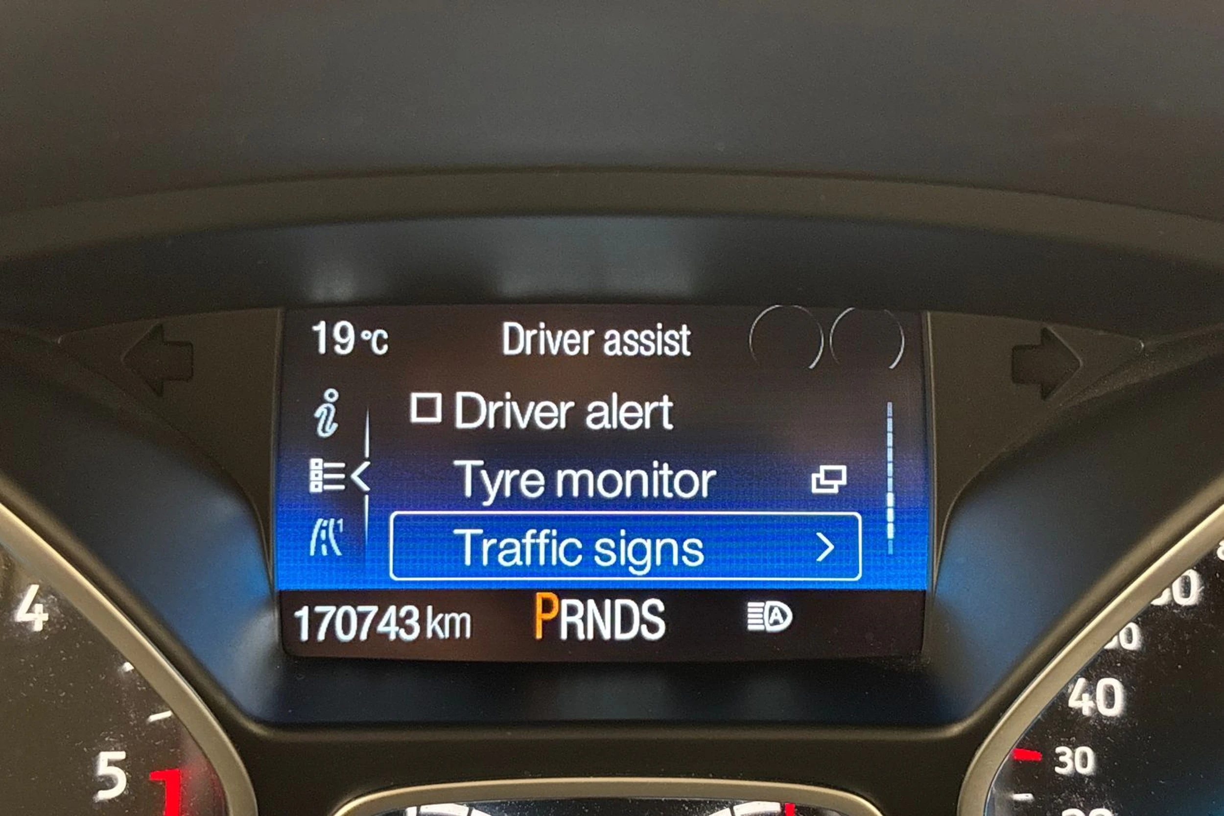 harmaa Ford Kuga 2017 kuva 21.
