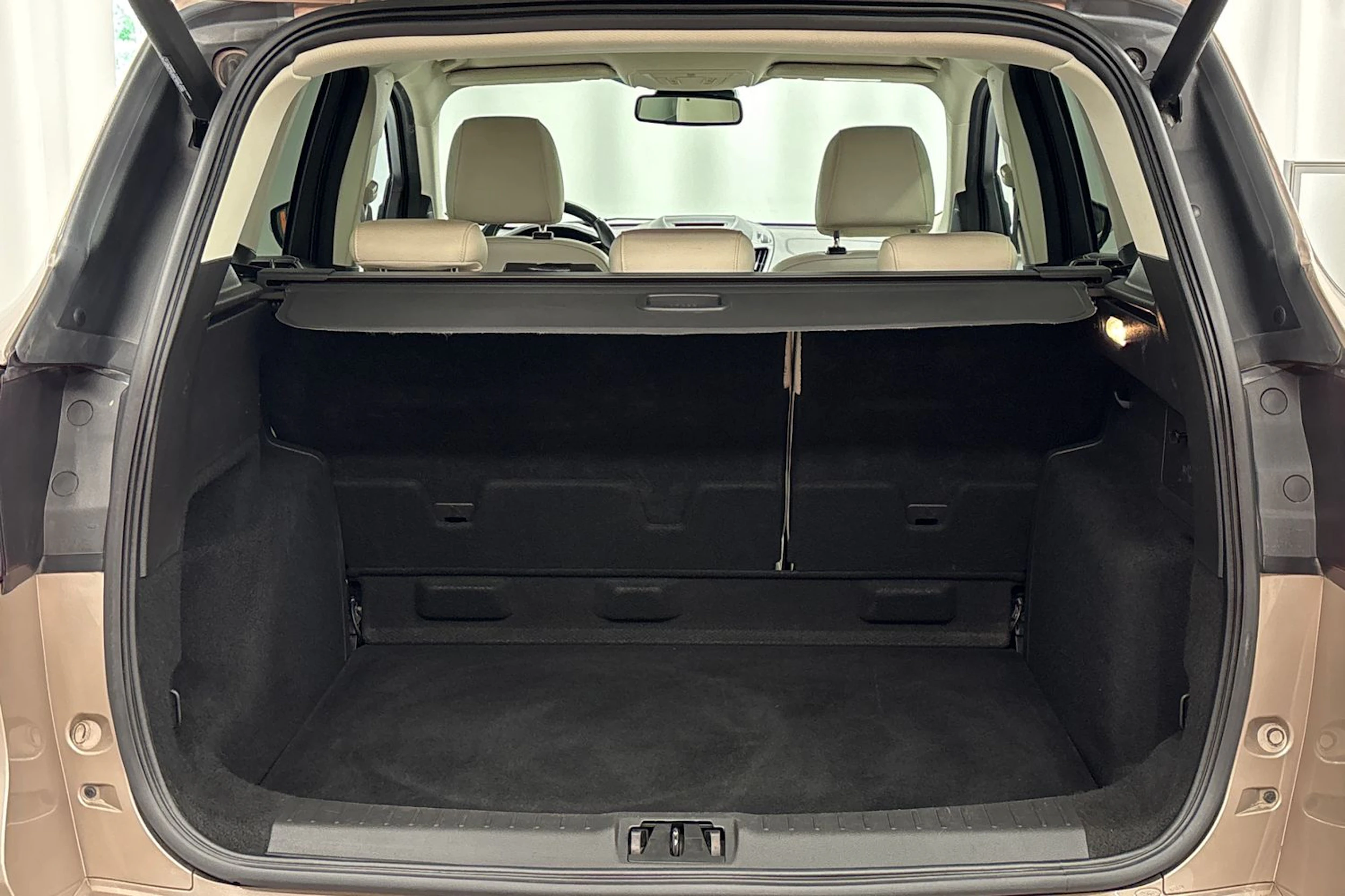 harmaa Ford Kuga 2017 kuva 25.