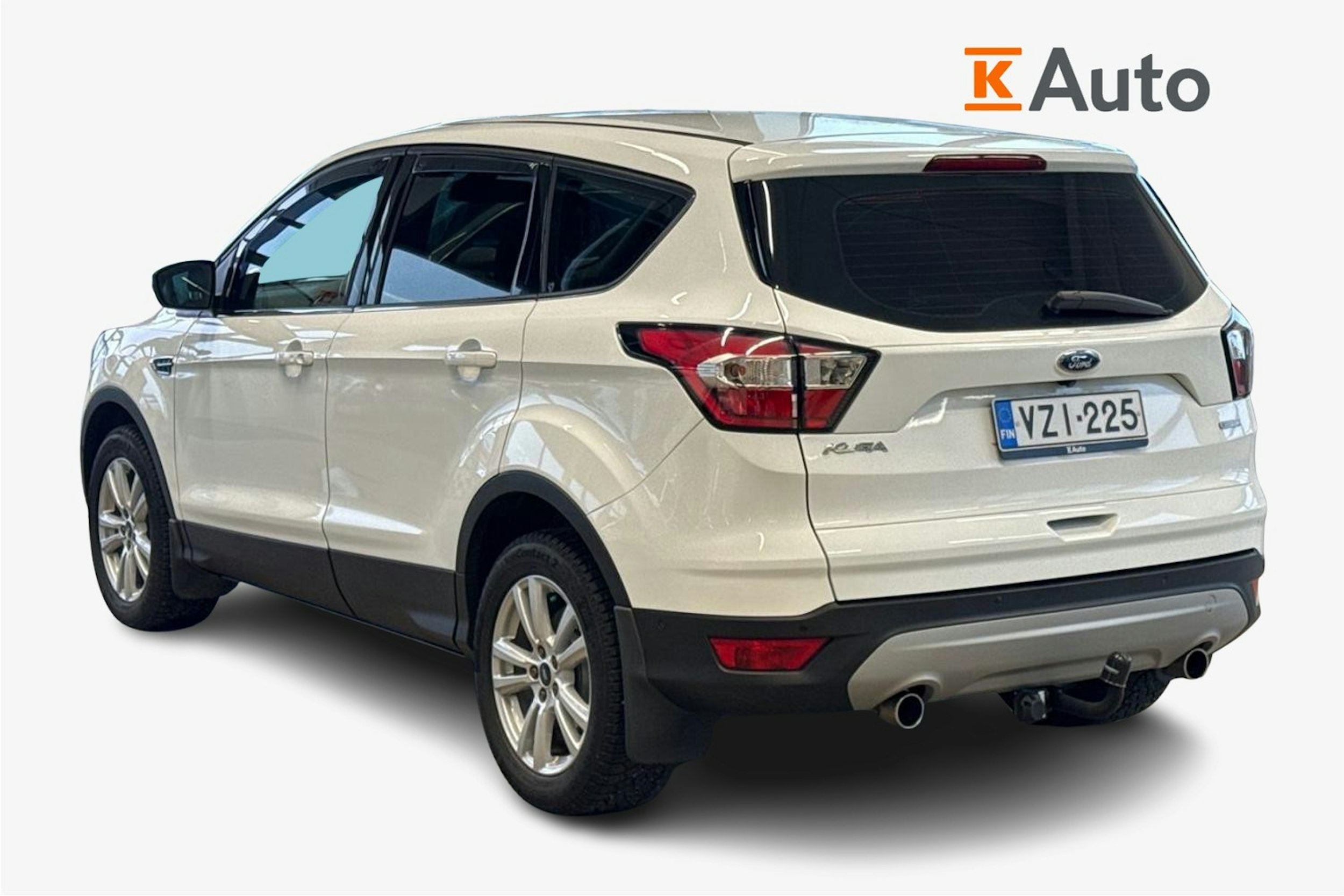 valkoinen Ford Kuga 2017 kuva 2.