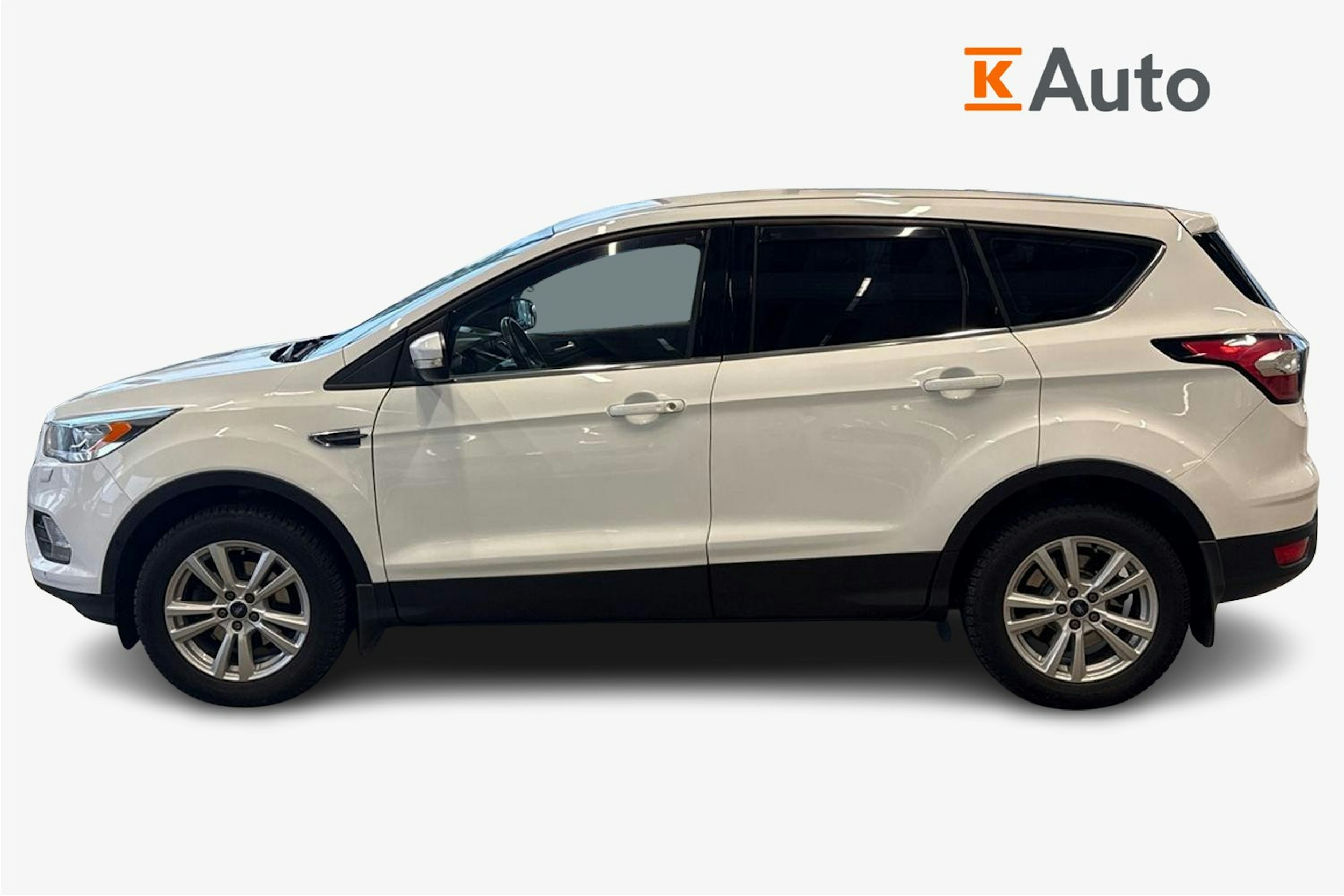 valkoinen Ford Kuga 2017 kuva 6.