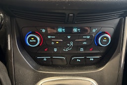 valkoinen Ford Kuga 2017 kuva 26.