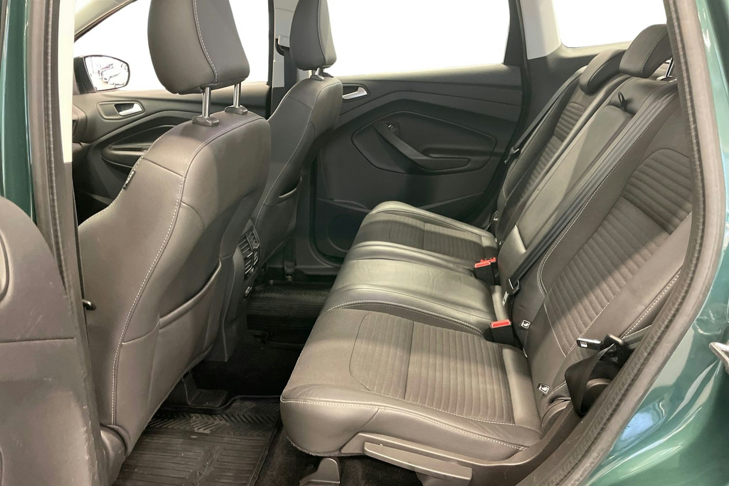 Vihreä Ford Kuga 2017 kuva 10.
