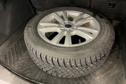 Vihreä Ford Kuga 2017 kuva 13.