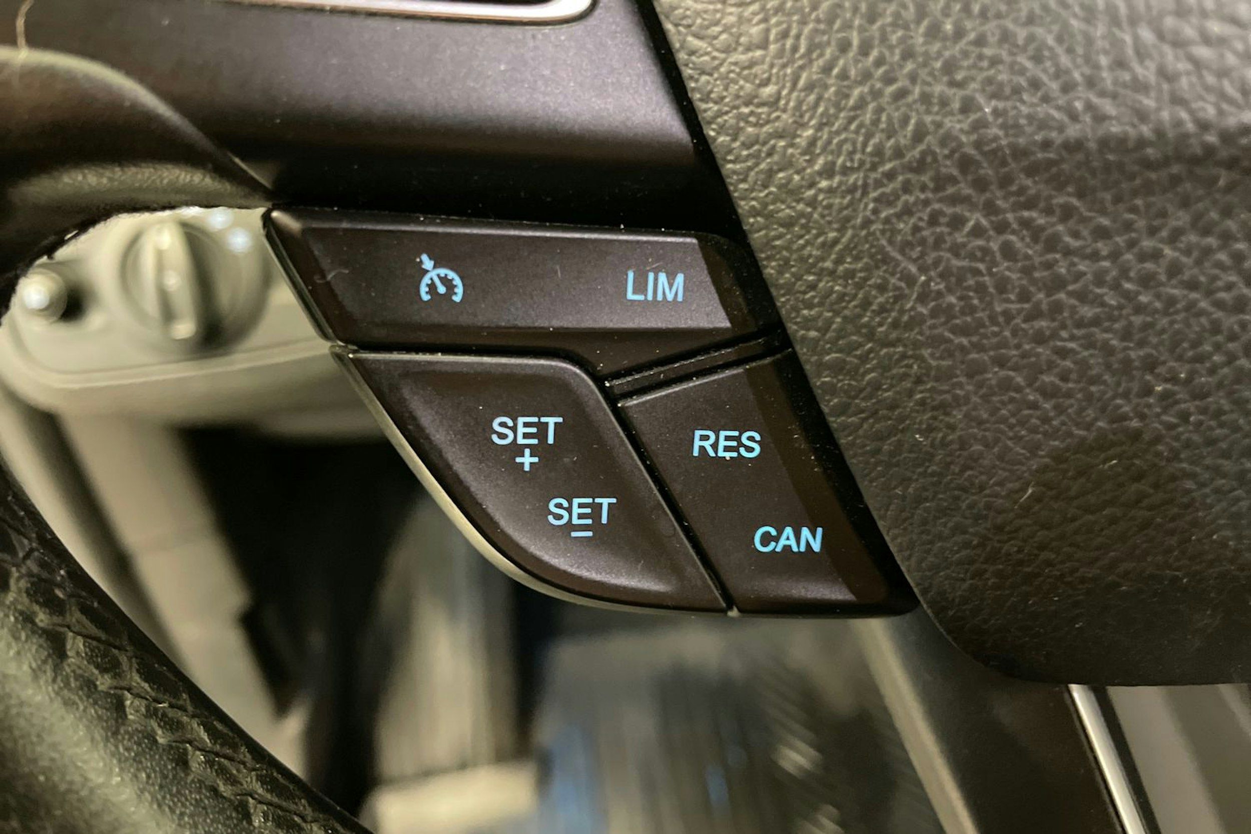 Vihreä Ford Kuga 2017 kuva 16.