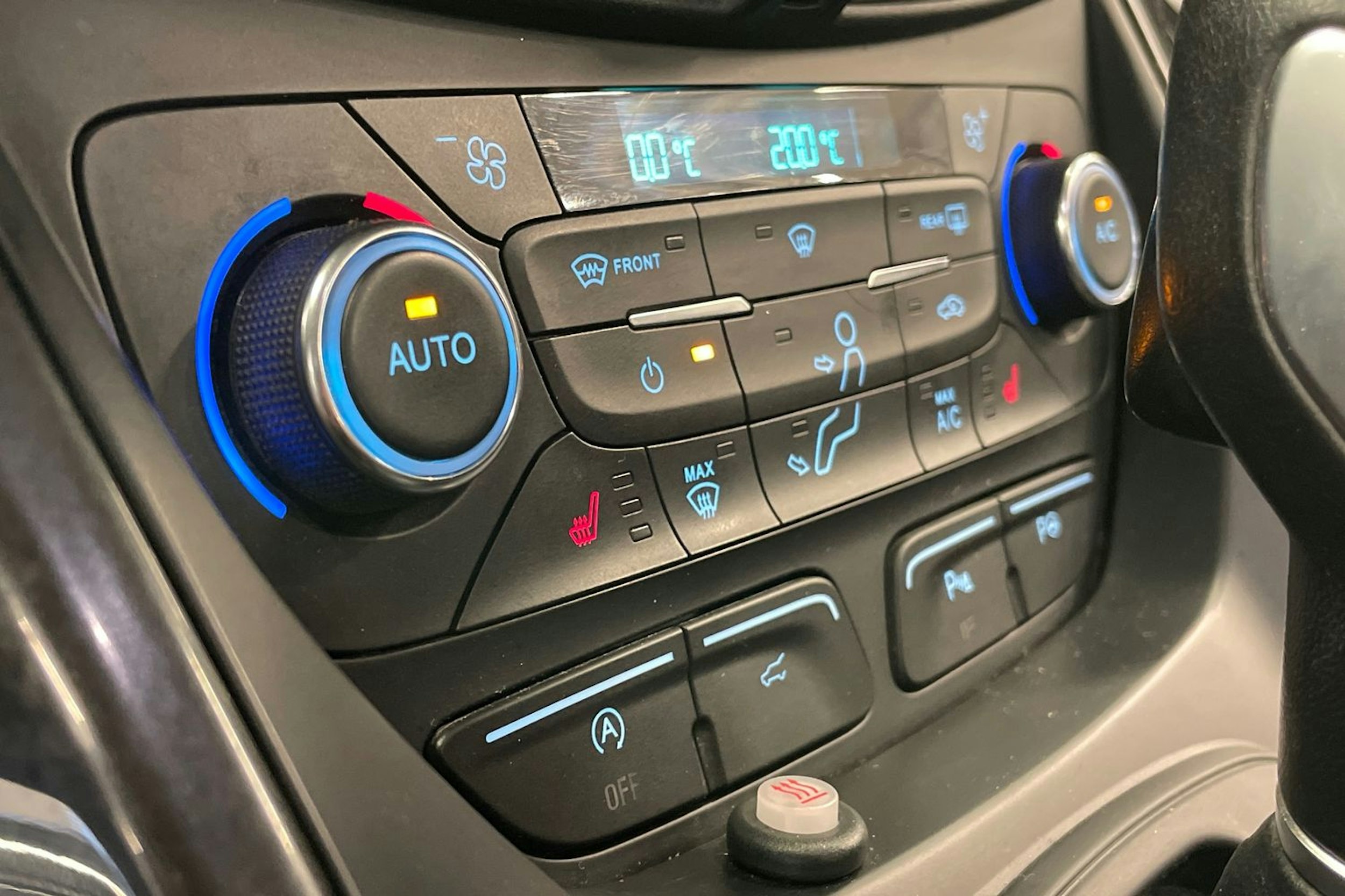Vihreä Ford Kuga 2017 kuva 17.