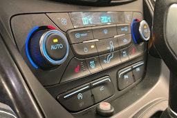 Vihreä Ford Kuga 2017 kuva 17.