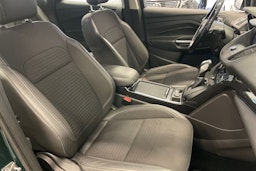 Vihreä Ford Kuga 2017 kuva 21.