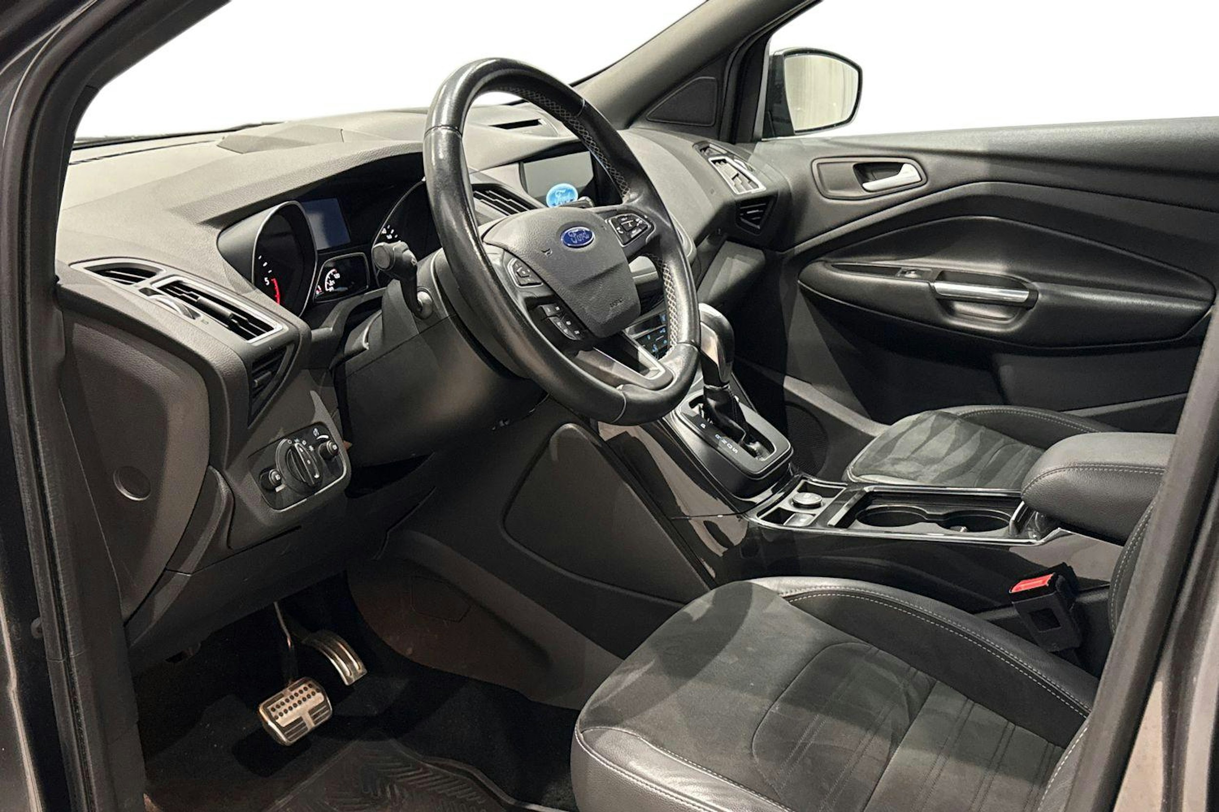 harmaa Ford Kuga 2017 kuva 7.