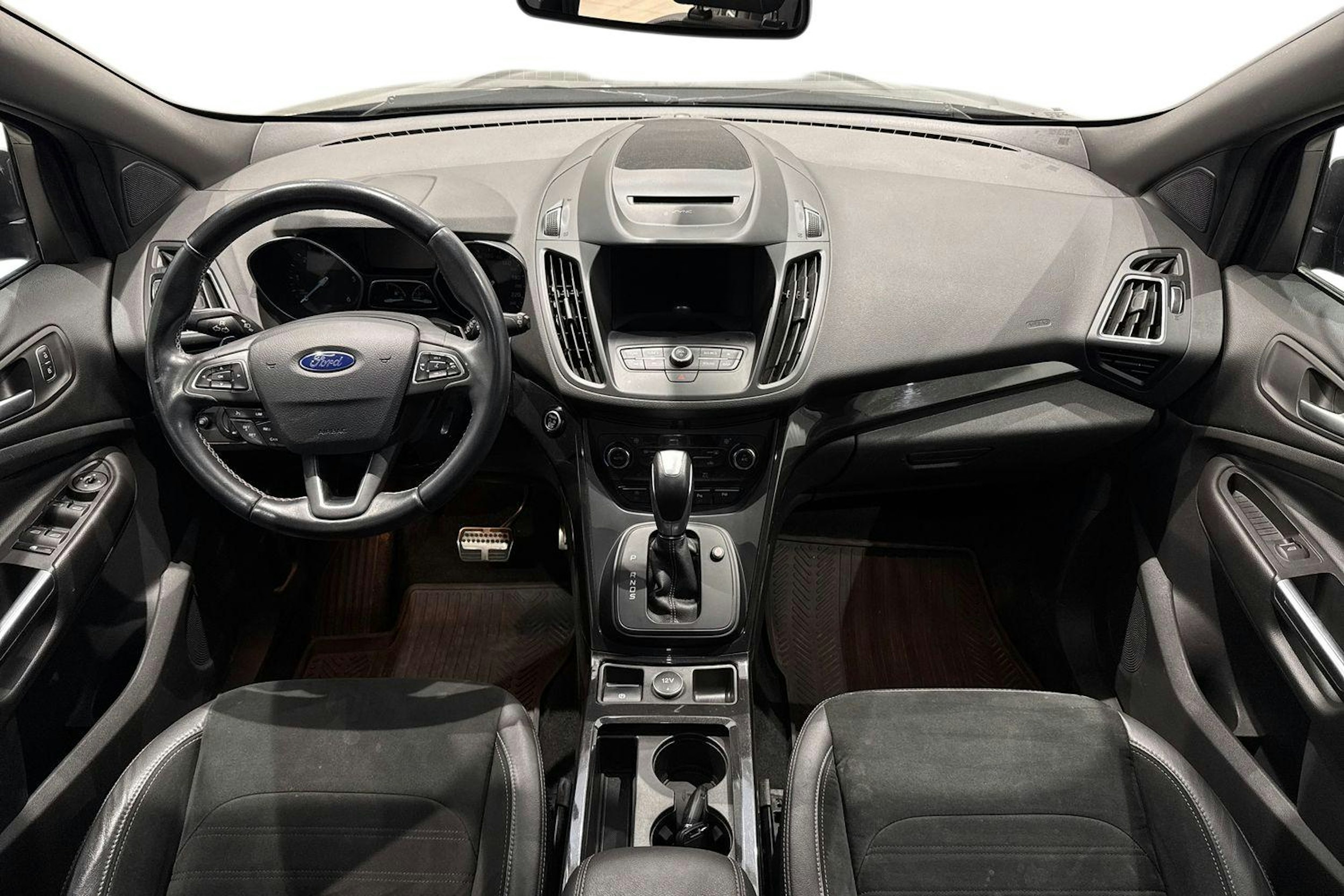 harmaa Ford Kuga 2017 kuva 9.