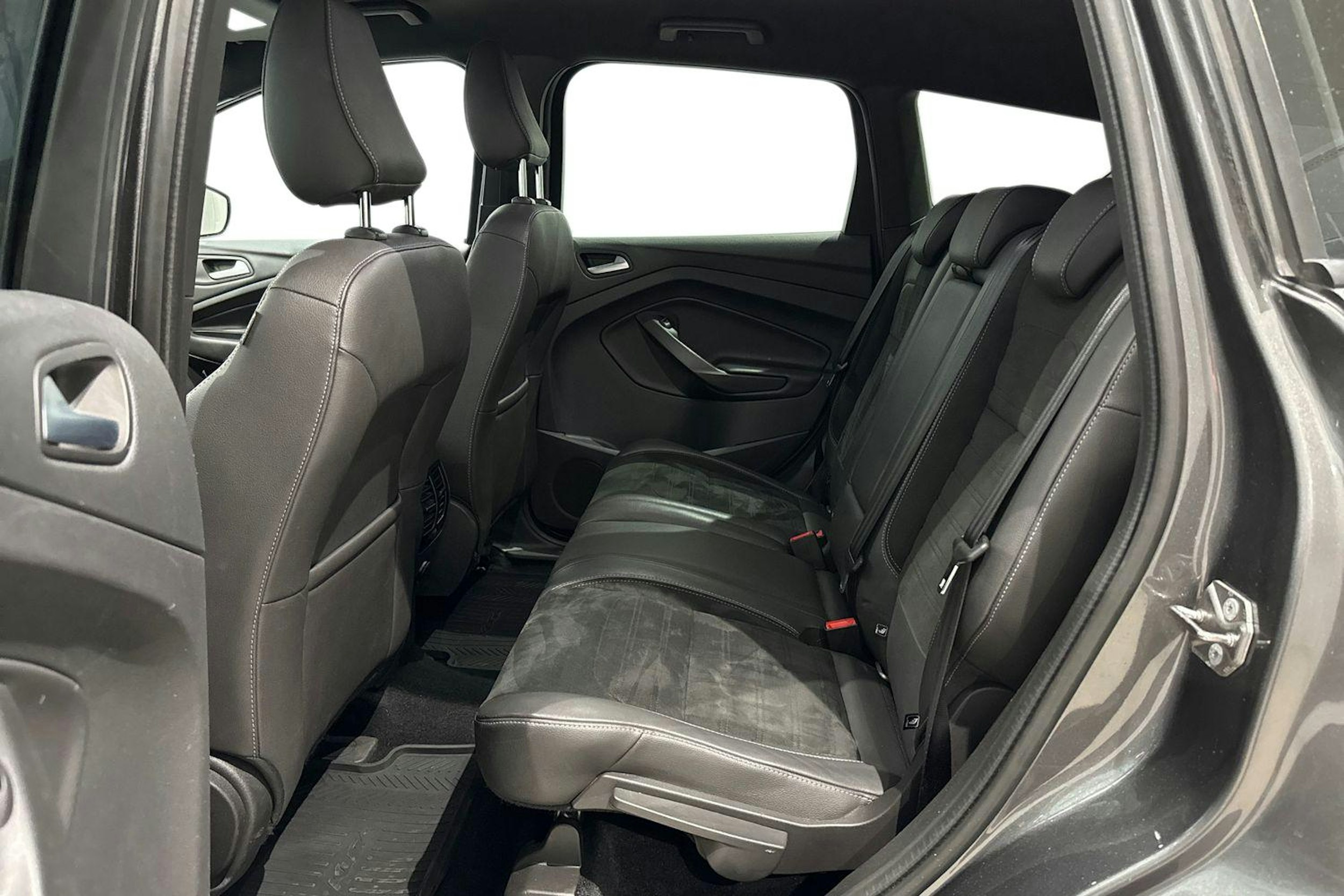 harmaa Ford Kuga 2017 kuva 10.