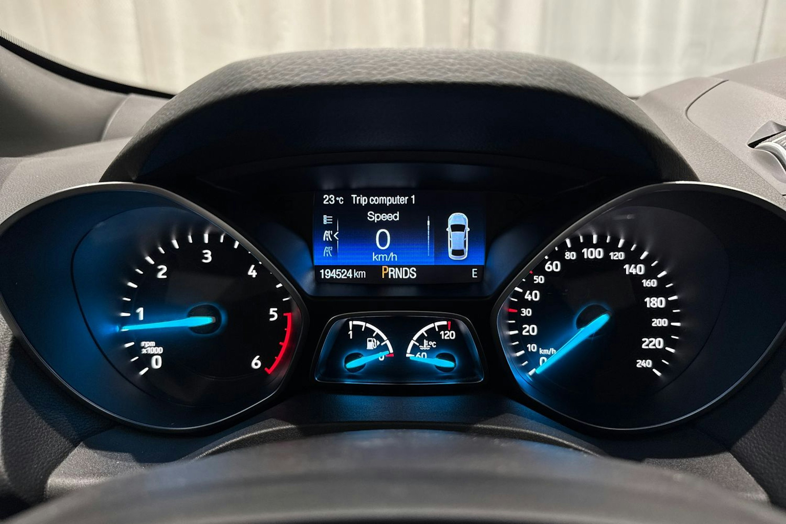 harmaa Ford Kuga 2017 kuva 17.