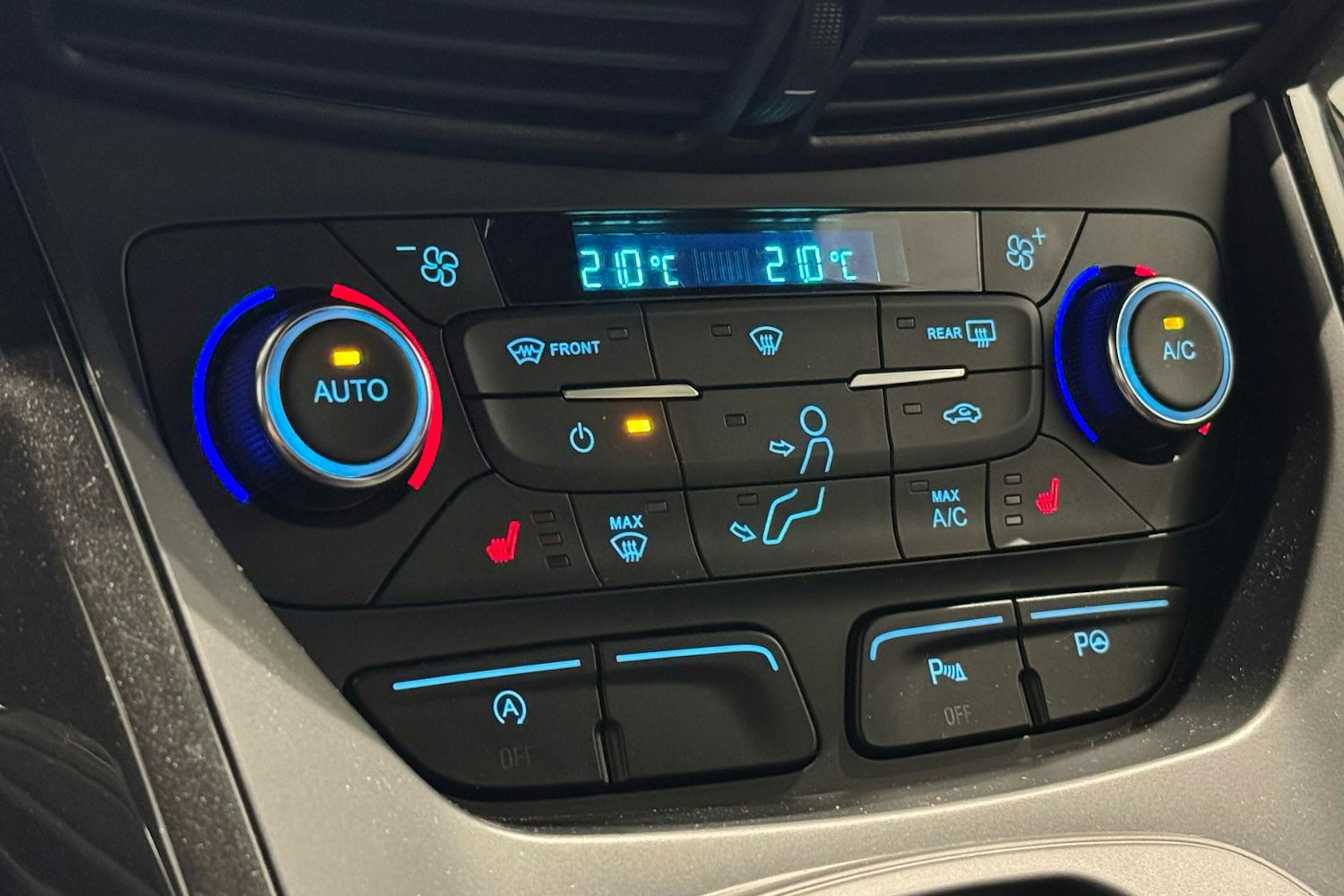 harmaa Ford Kuga 2017 kuva 22.