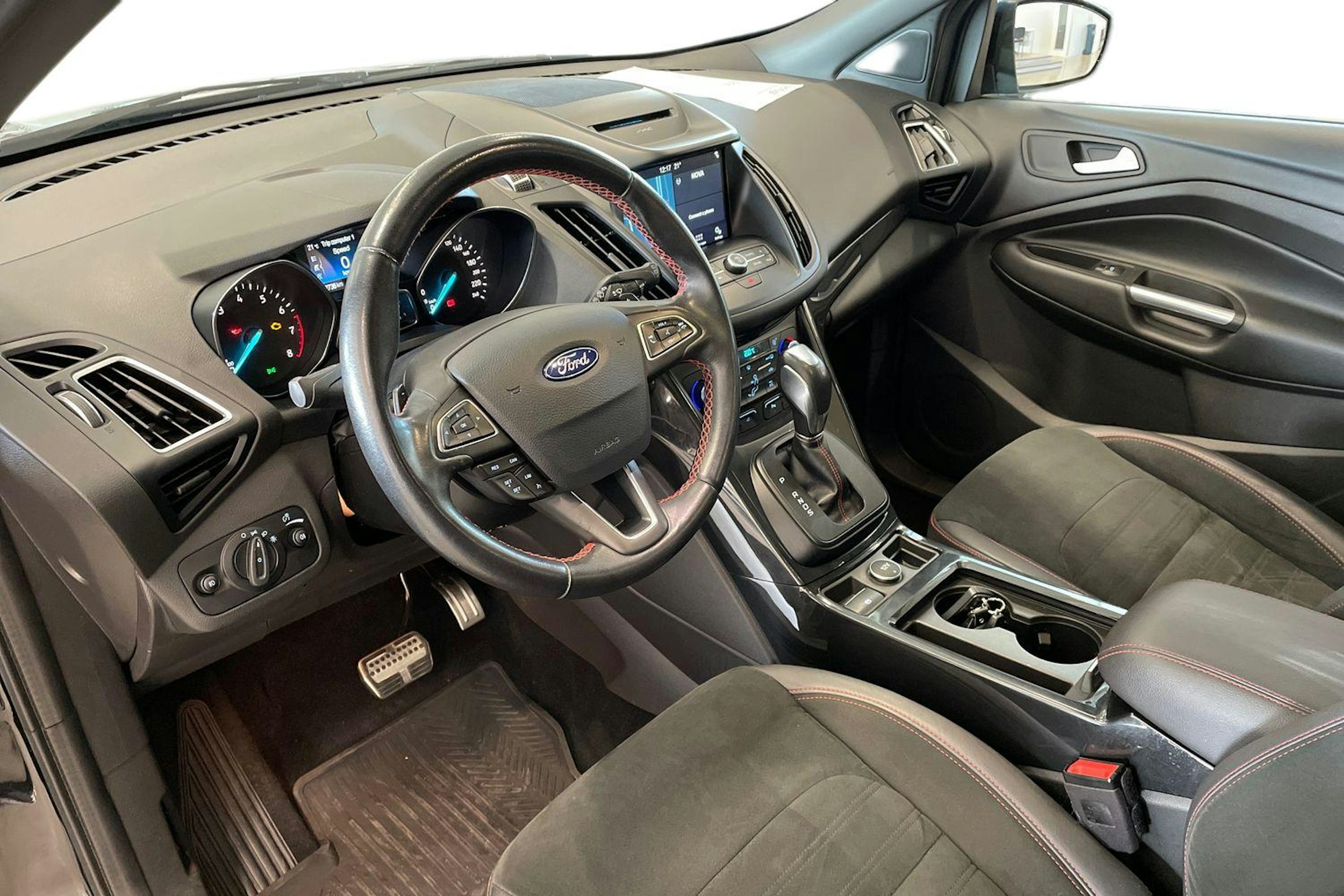 musta Ford Kuga 2018 kuva 7.