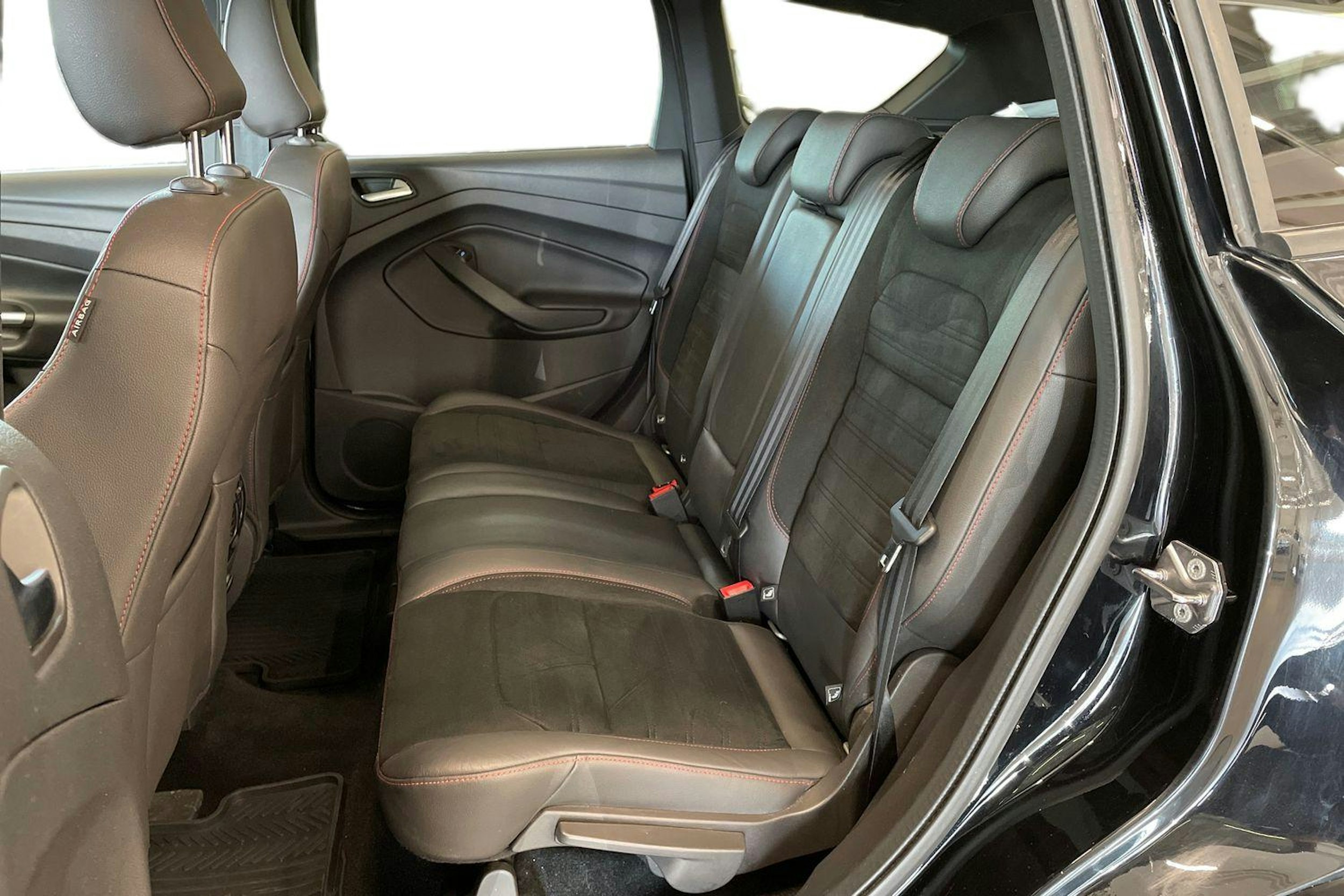 musta Ford Kuga 2018 kuva 10.