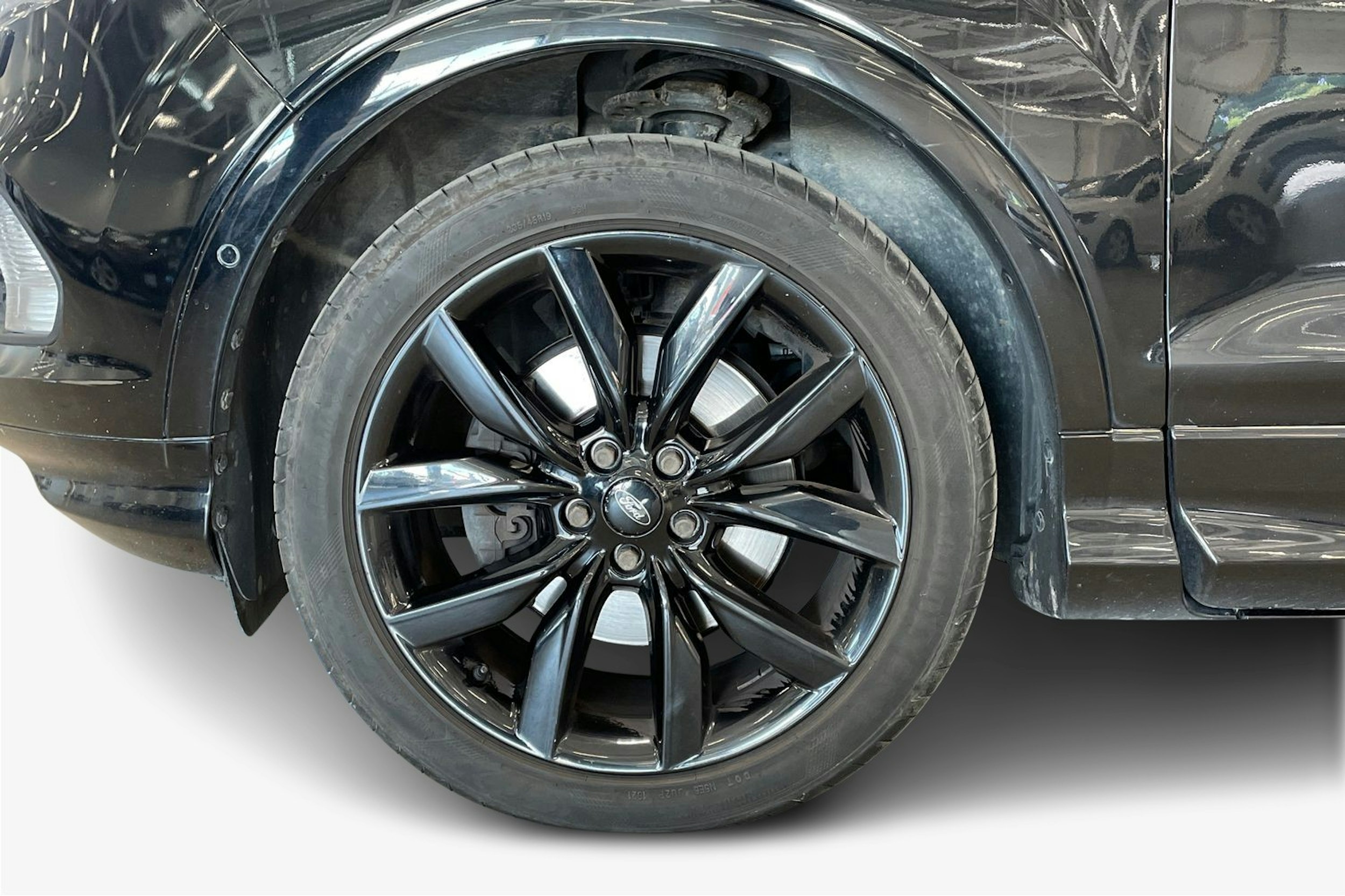 musta Ford Kuga 2018 kuva 11.