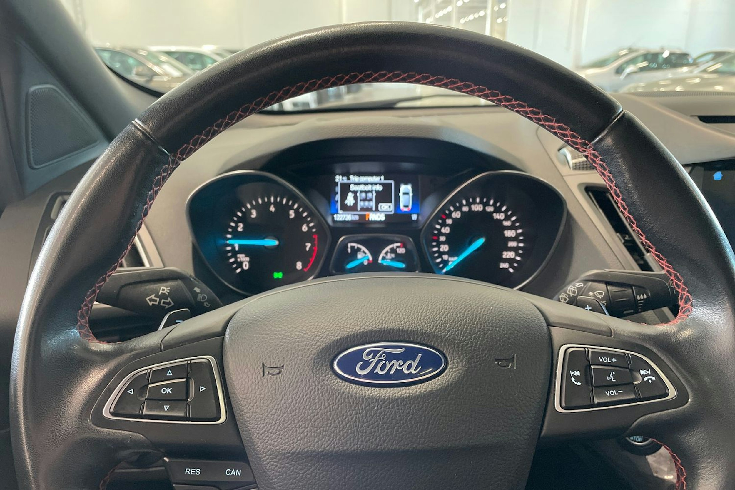 musta Ford Kuga 2018 kuva 15.