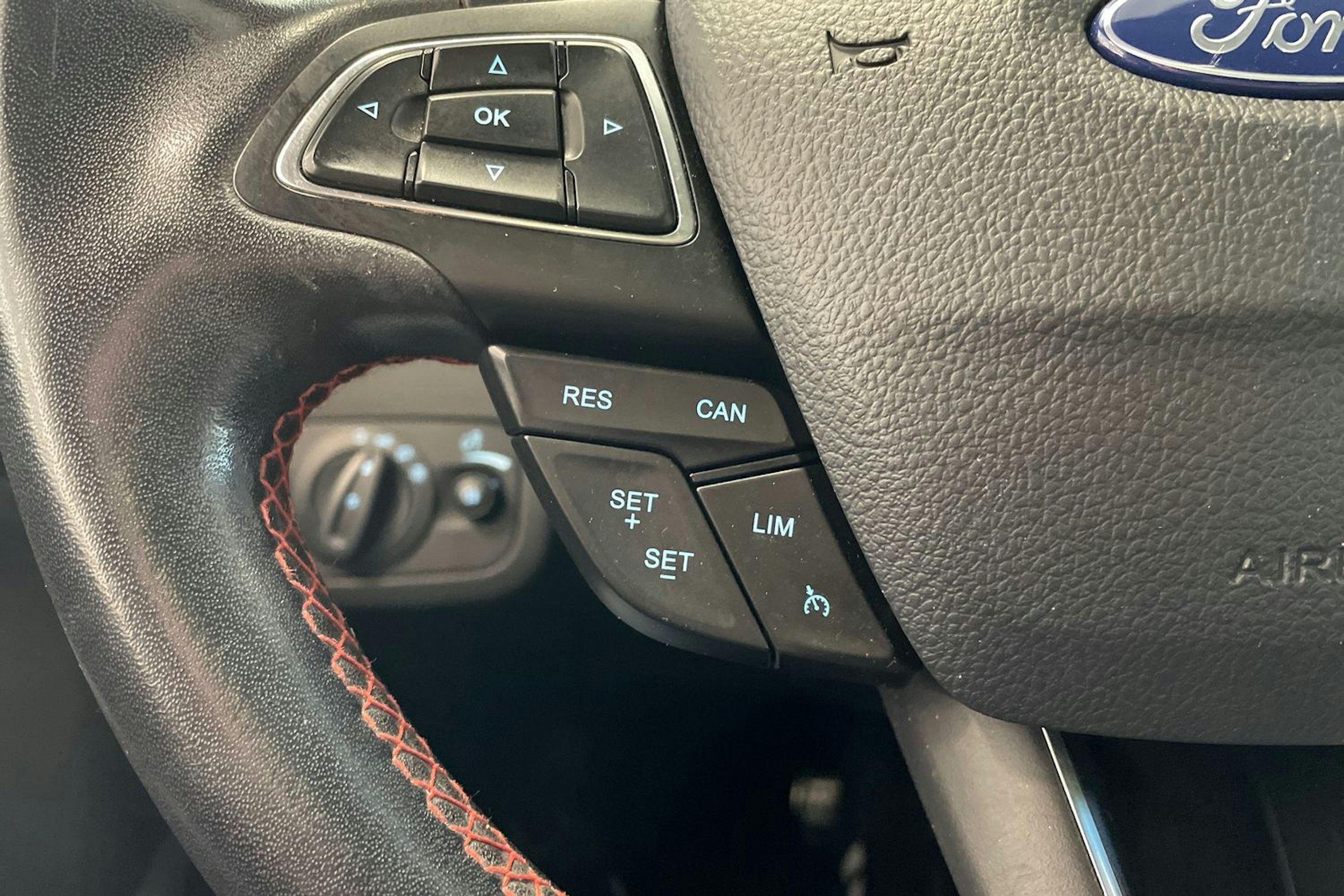 musta Ford Kuga 2018 kuva 16.