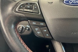 musta Ford Kuga 2018 kuva 16.