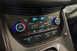 musta Ford Kuga 2018 kuva 18.