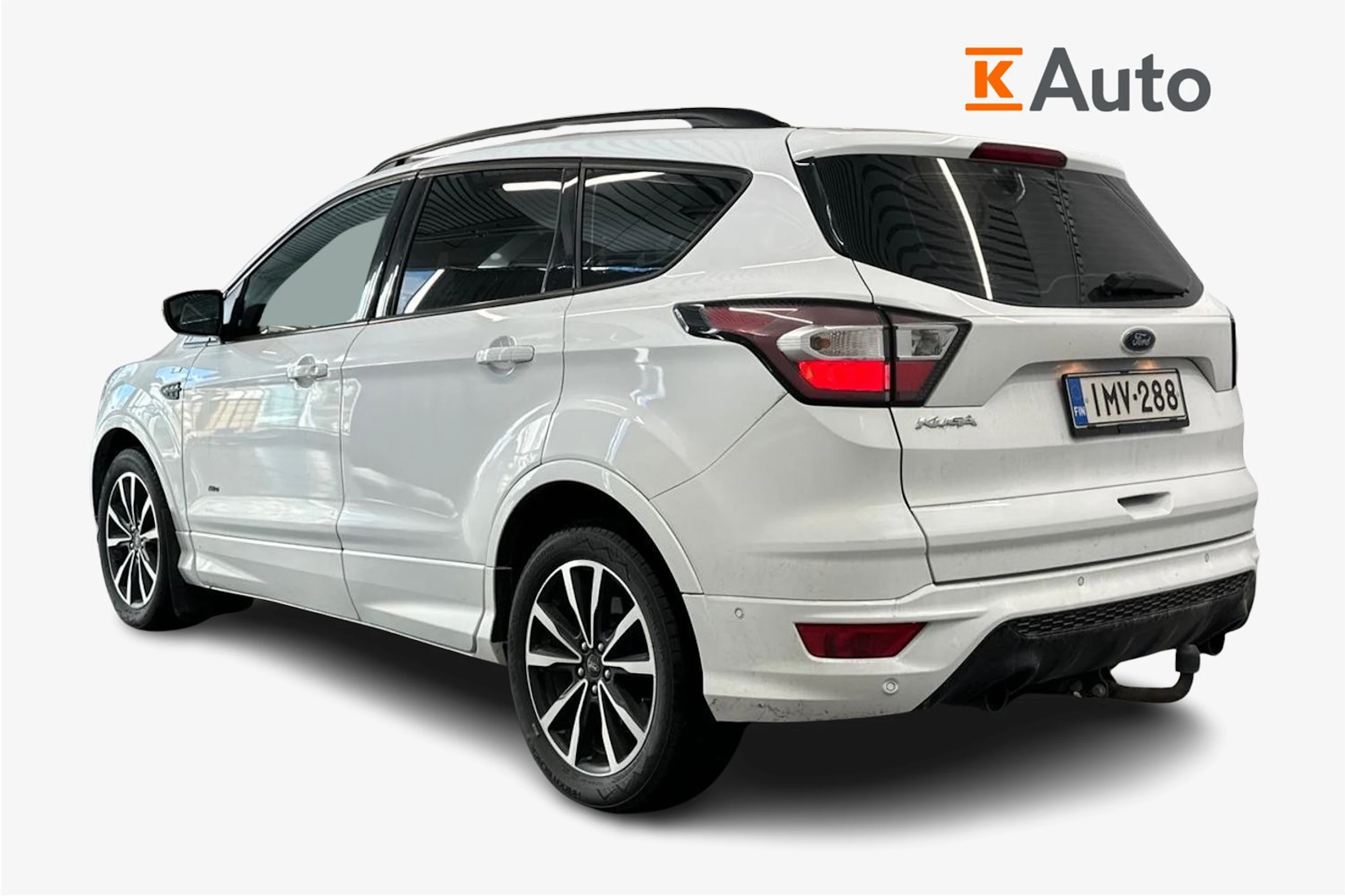 valkoinen Ford Kuga 2018 kuva 2.