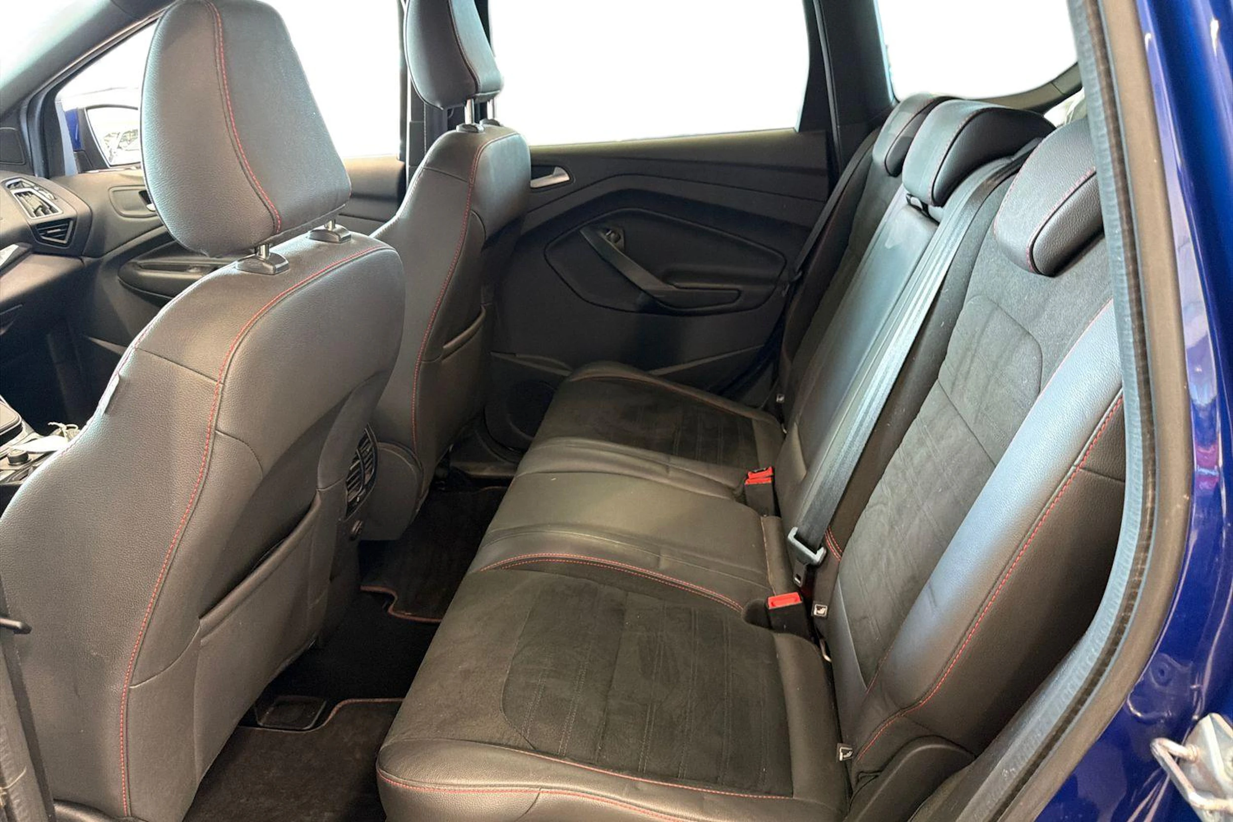 Sininen Ford Kuga 2018 kuva 8.