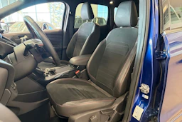 Sininen Ford Kuga 2018 kuva 11.