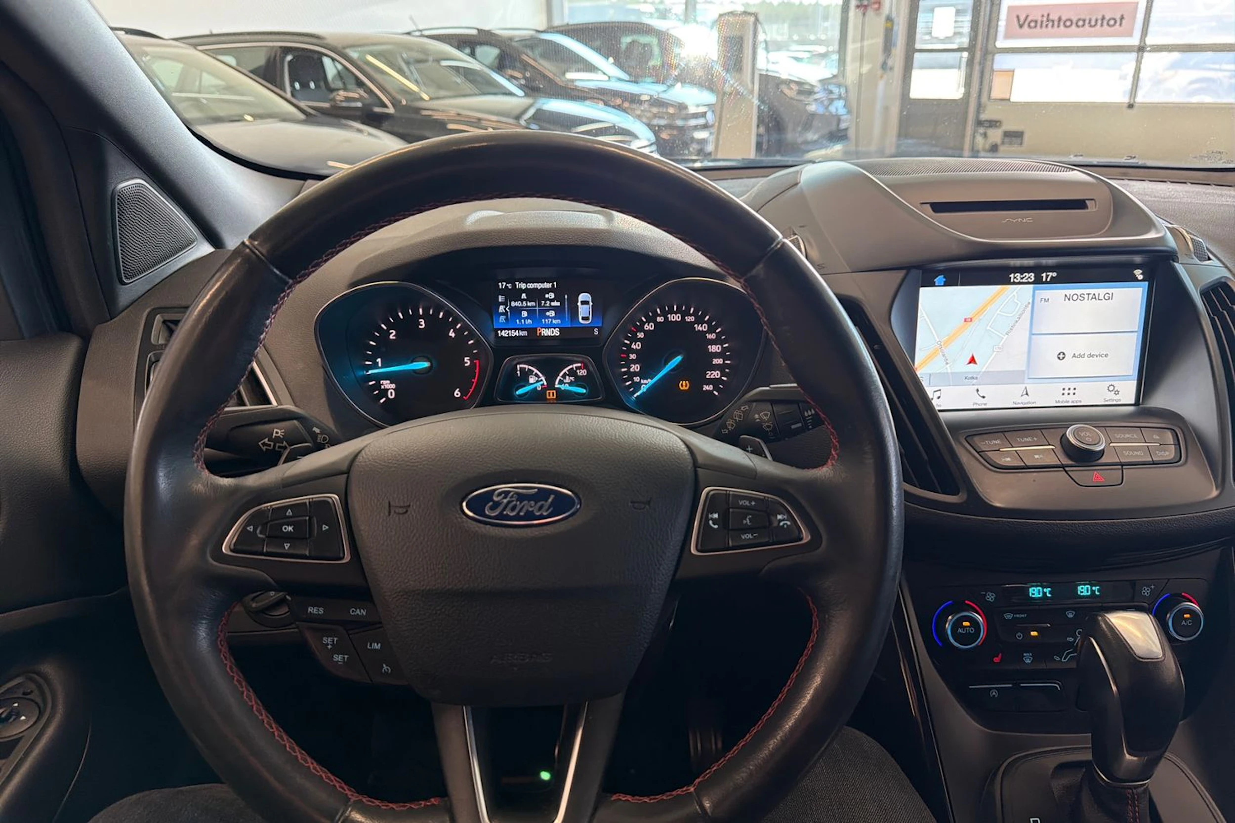 Sininen Ford Kuga 2018 kuva 16.