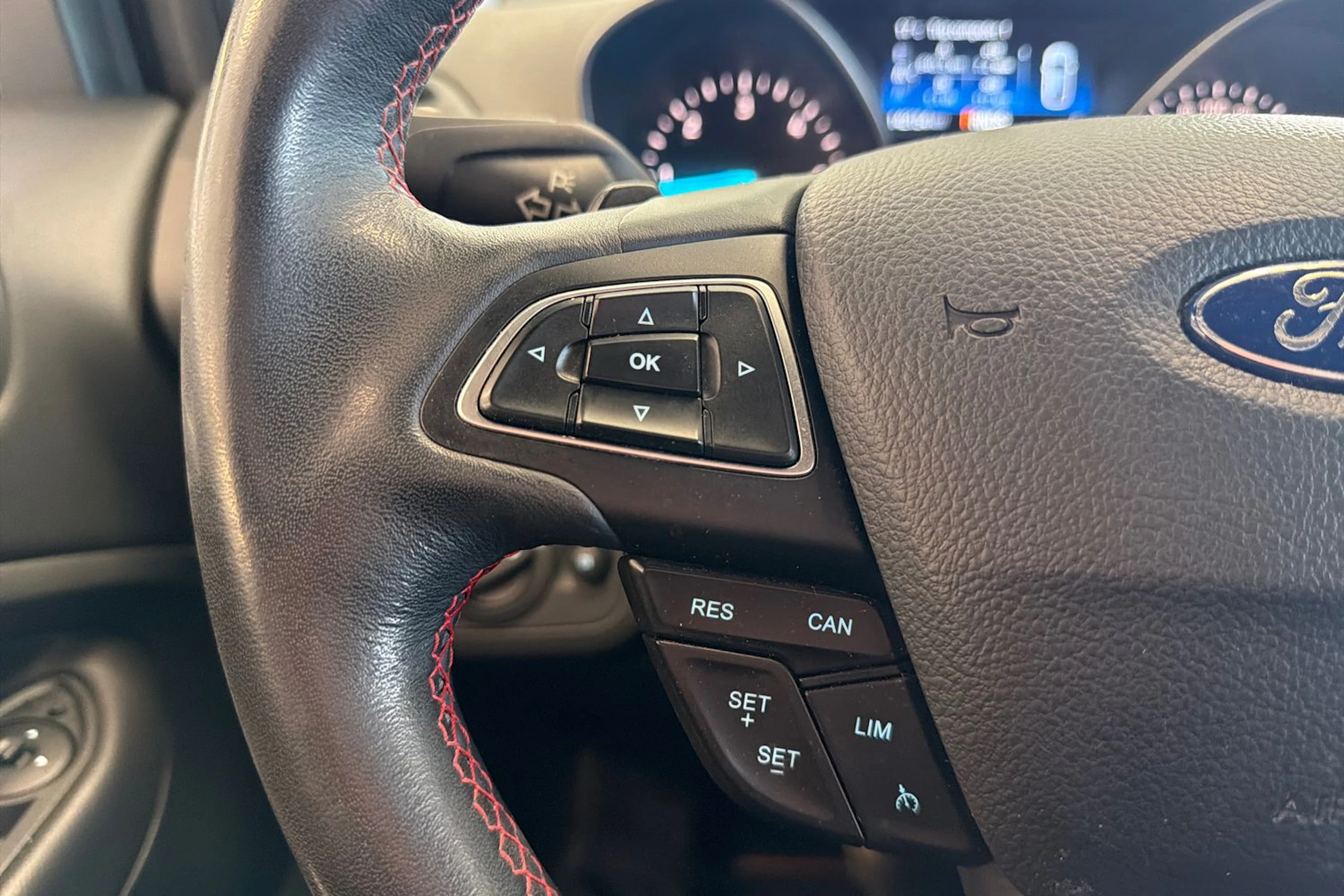 Sininen Ford Kuga 2018 kuva 19.