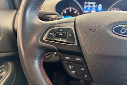 Sininen Ford Kuga 2018 kuva 19.