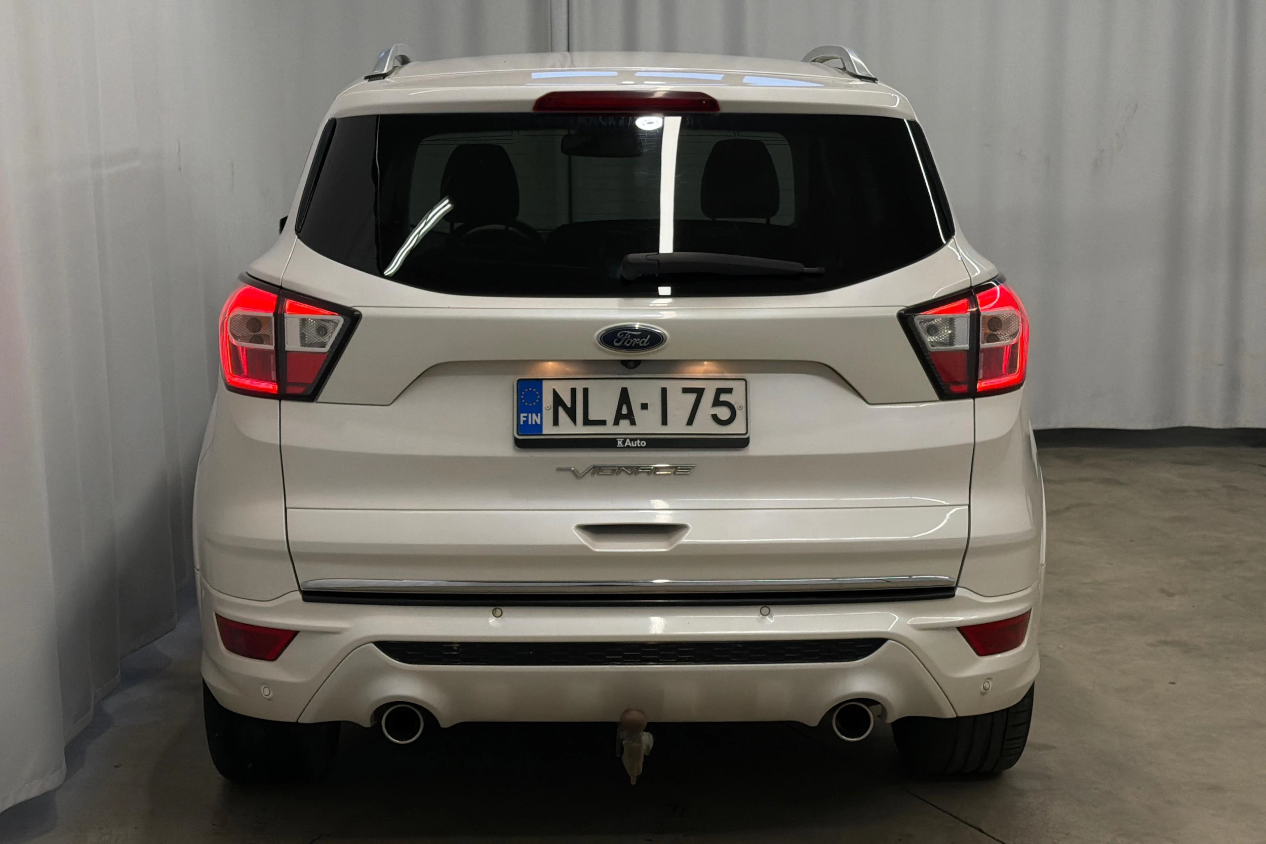valkoinen Ford Kuga 2018 kuva 6.