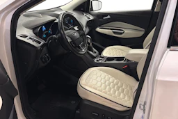 valkoinen Ford Kuga 2018 kuva 7.