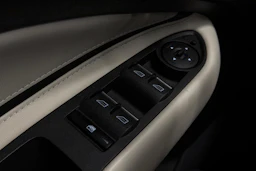 valkoinen Ford Kuga 2018 kuva 9.