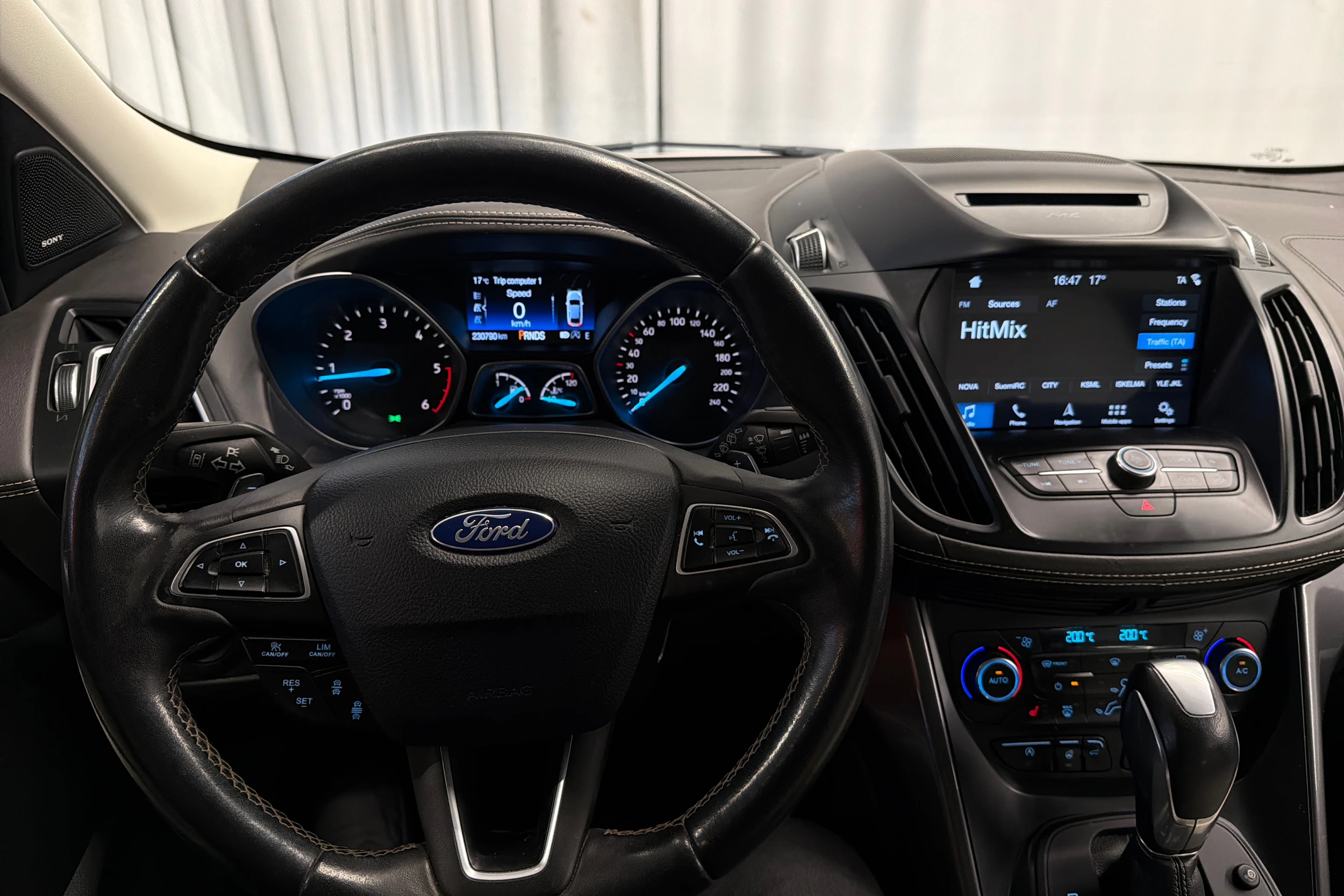 valkoinen Ford Kuga 2018 kuva 13.