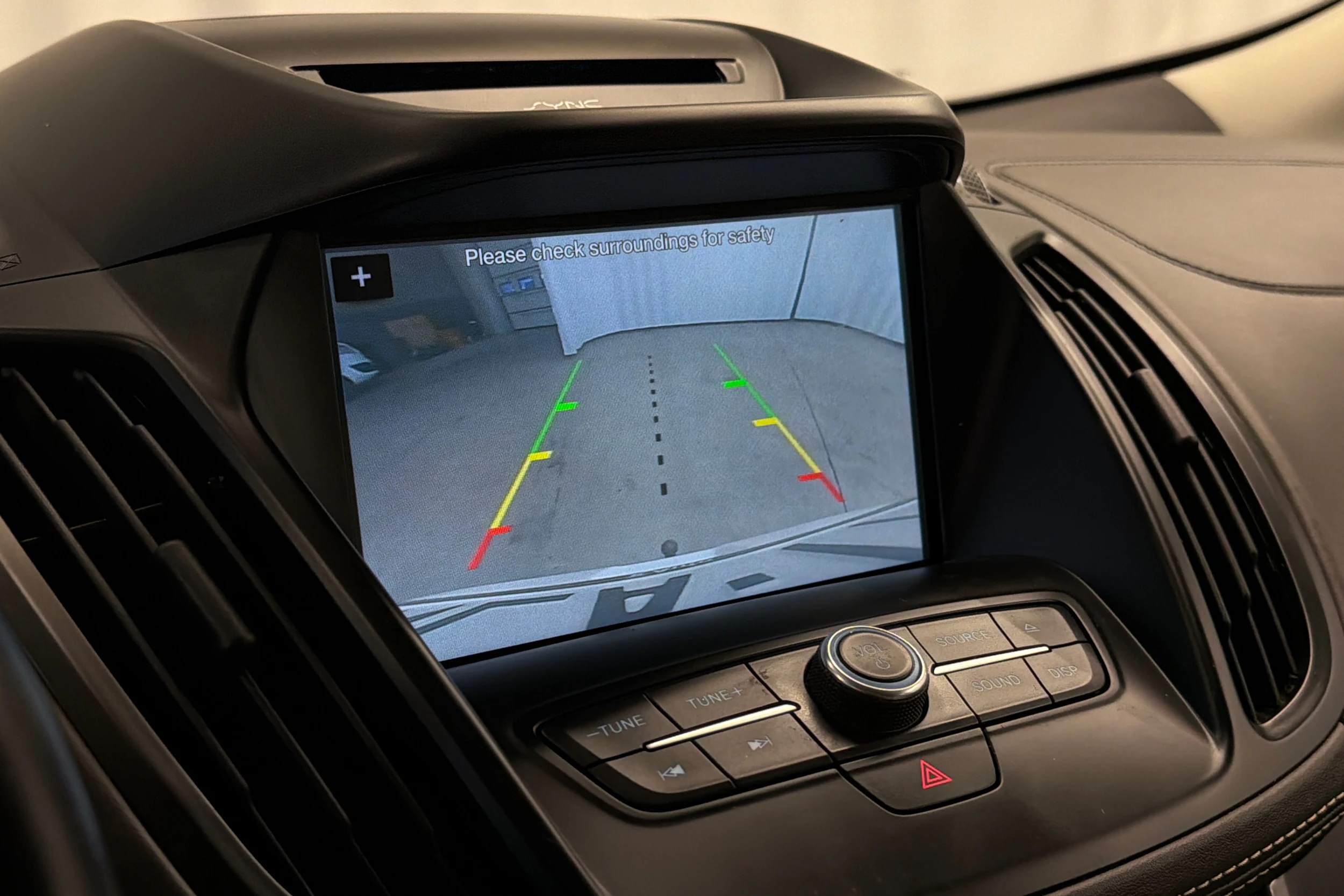valkoinen Ford Kuga 2018 kuva 17.