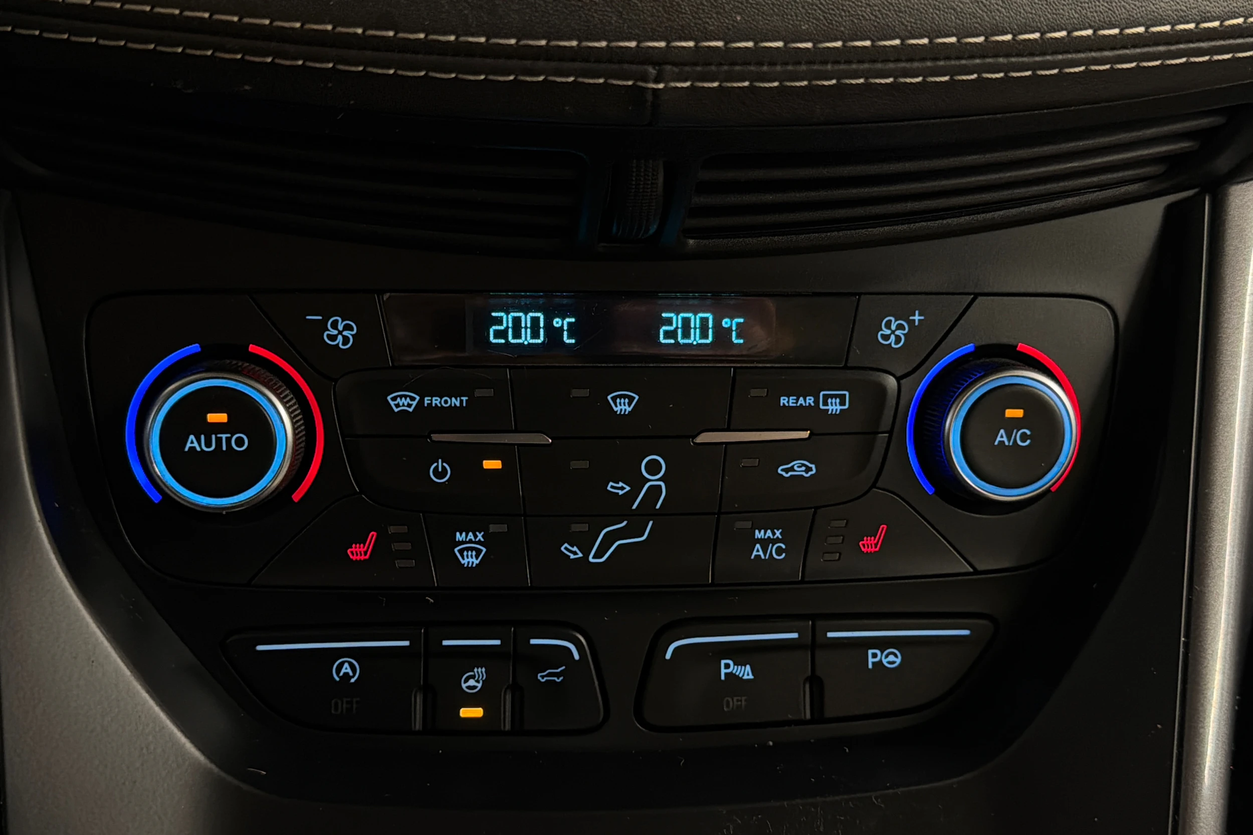 valkoinen Ford Kuga 2018 kuva 20.