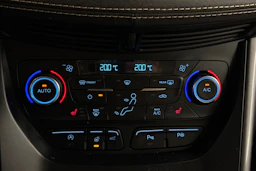 valkoinen Ford Kuga 2018 kuva 20.