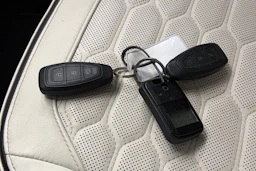 valkoinen Ford Kuga 2018 kuva 24.
