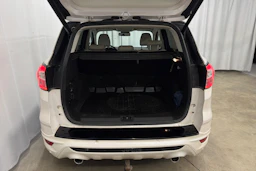 valkoinen Ford Kuga 2018 kuva 26.