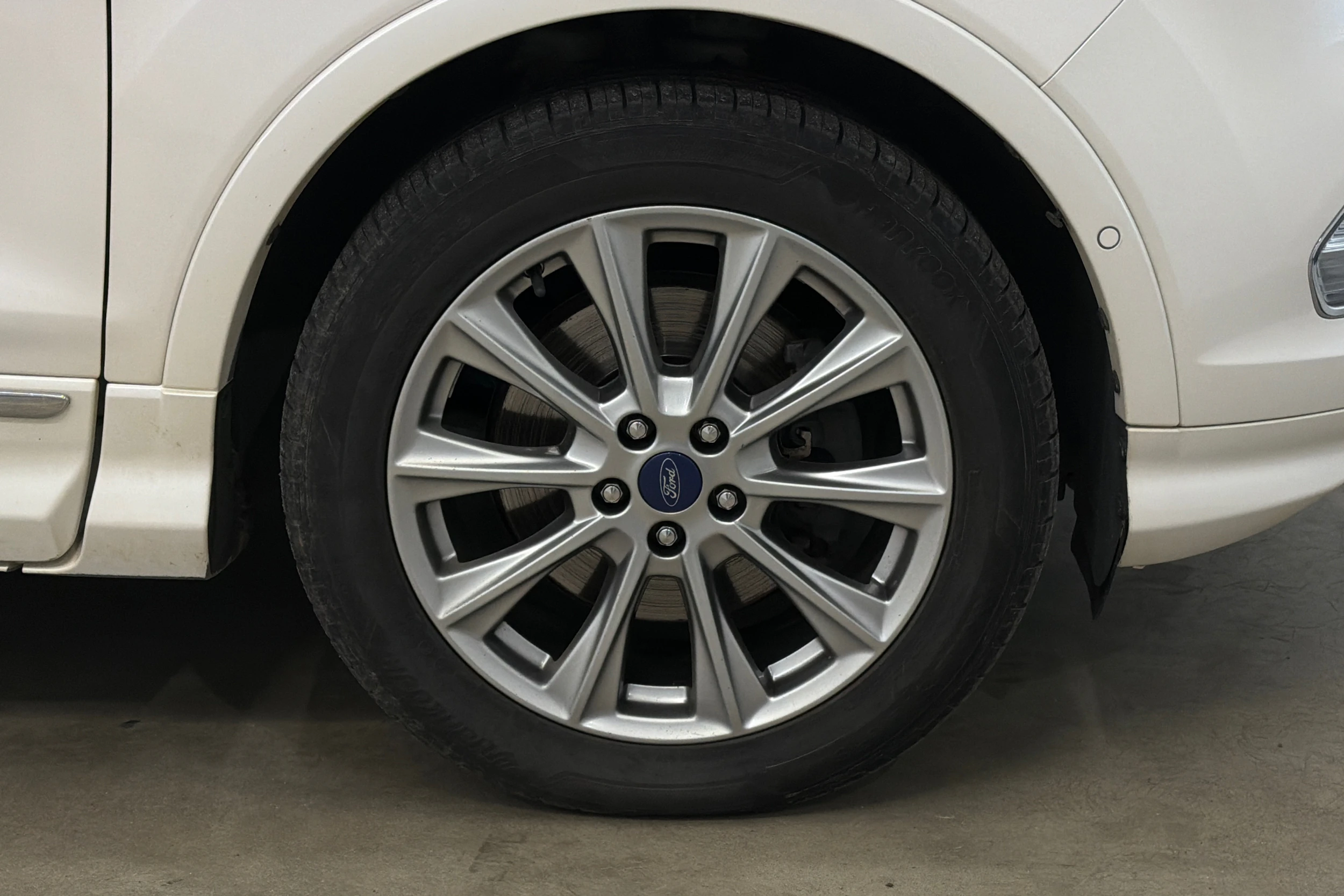 valkoinen Ford Kuga 2018 kuva 30.
