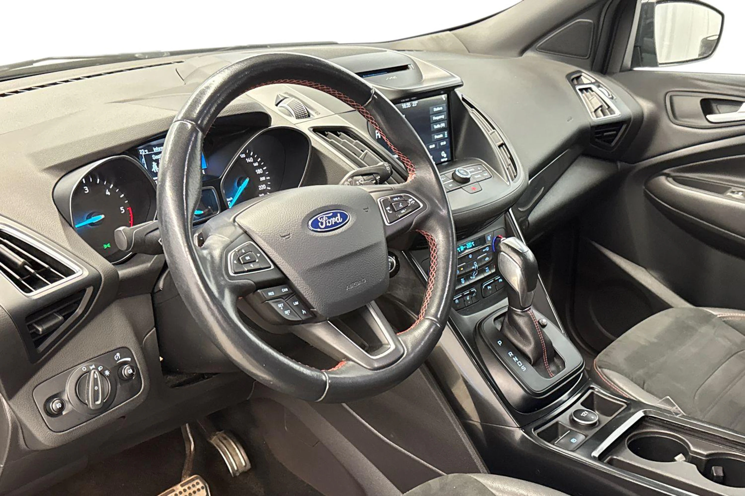 harmaa Ford Kuga 2018 kuva 6.