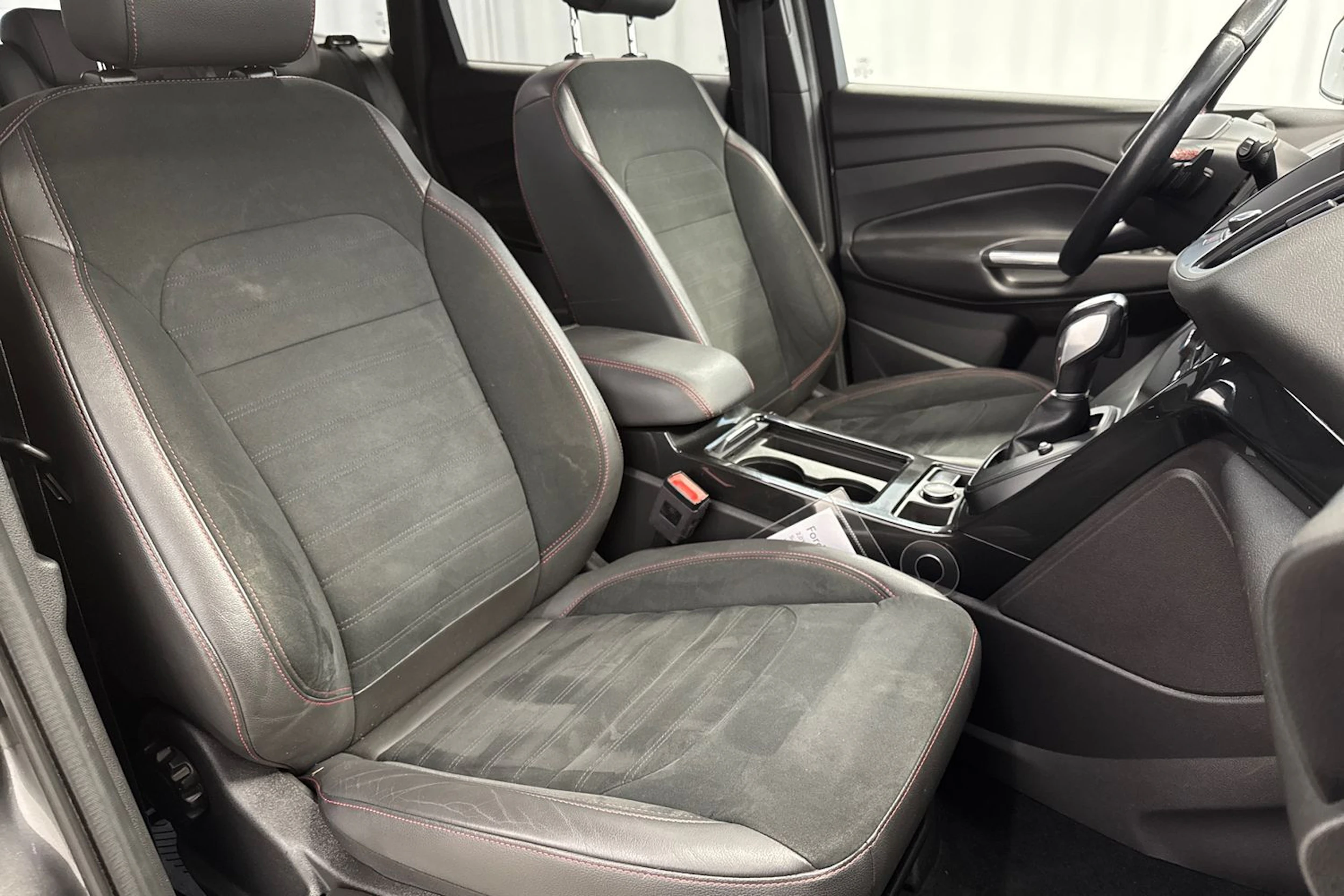 harmaa Ford Kuga 2018 kuva 11.
