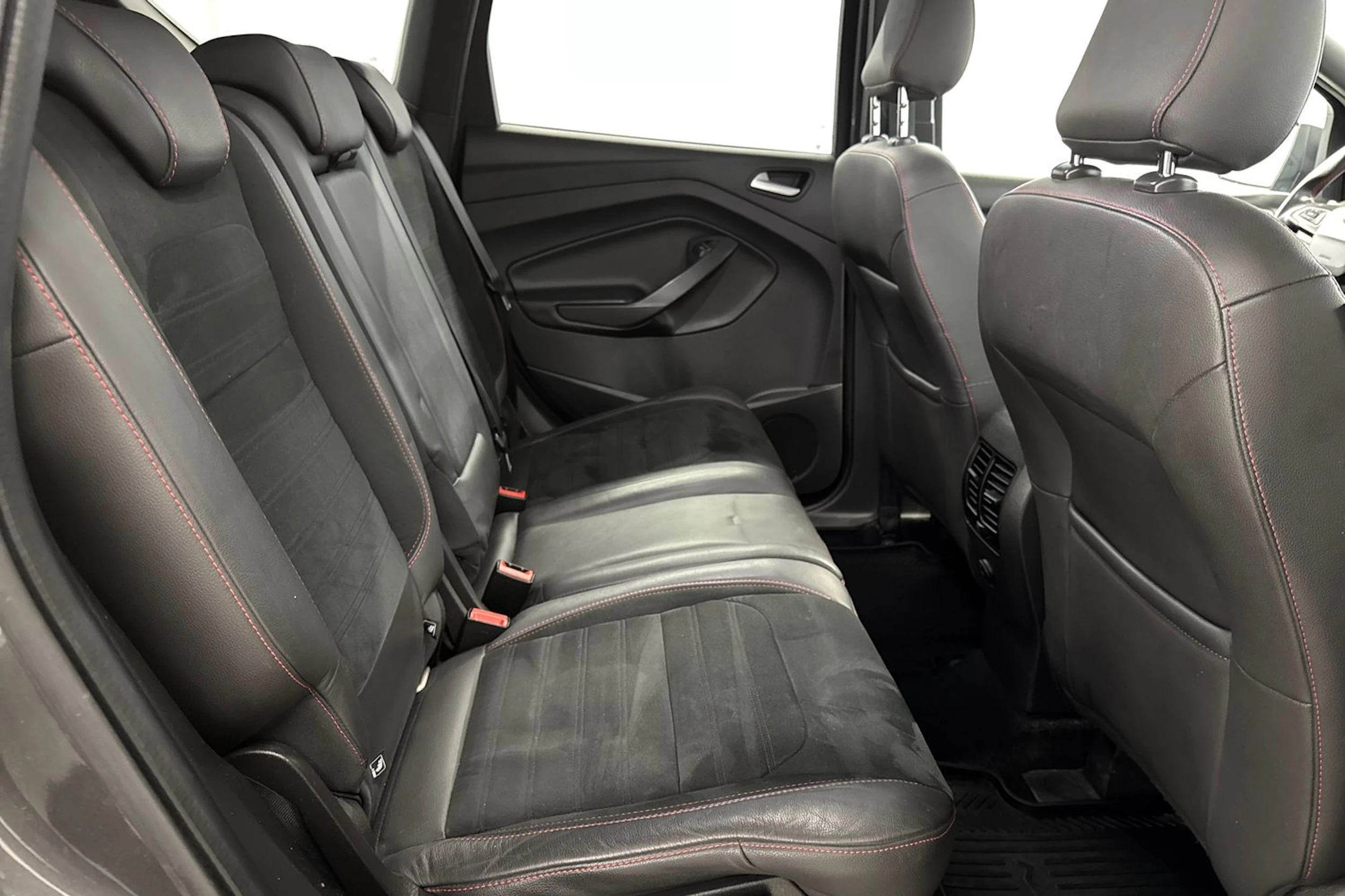 harmaa Ford Kuga 2018 kuva 12.