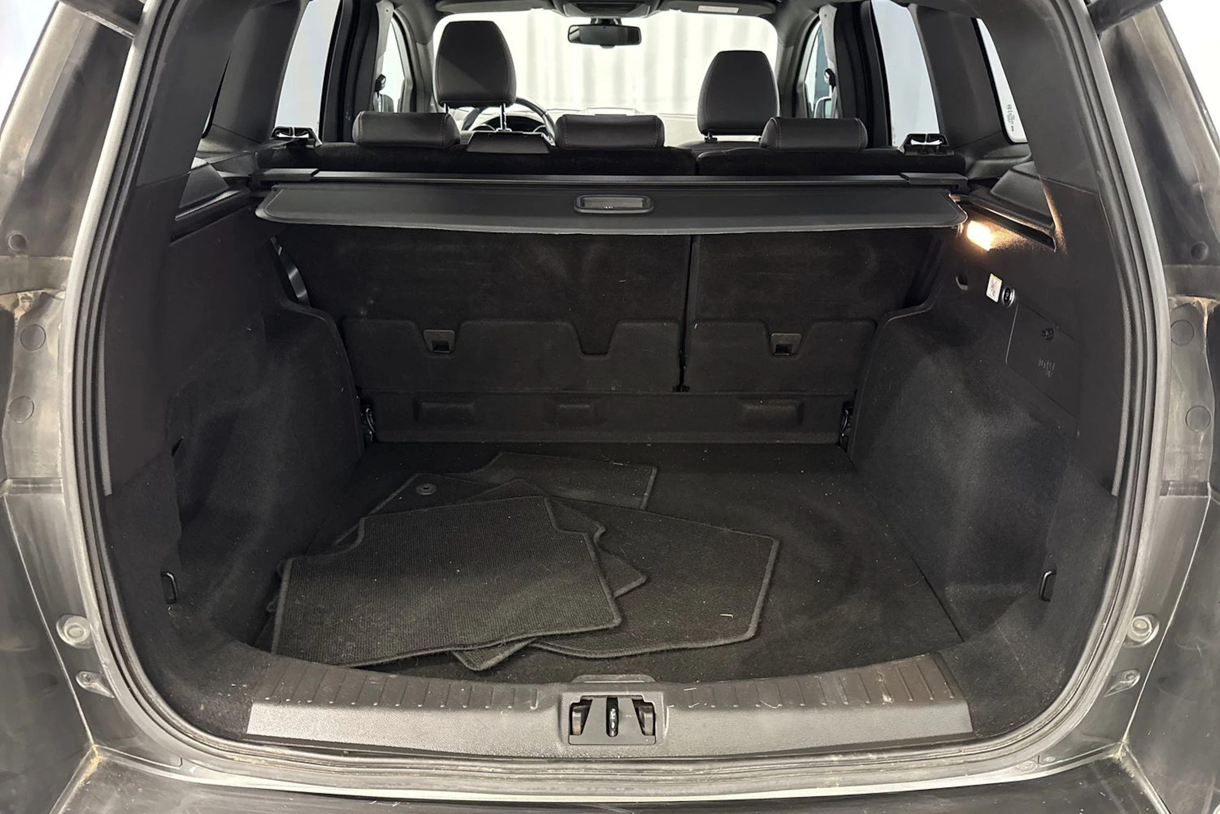 harmaa Ford Kuga 2018 kuva 13.