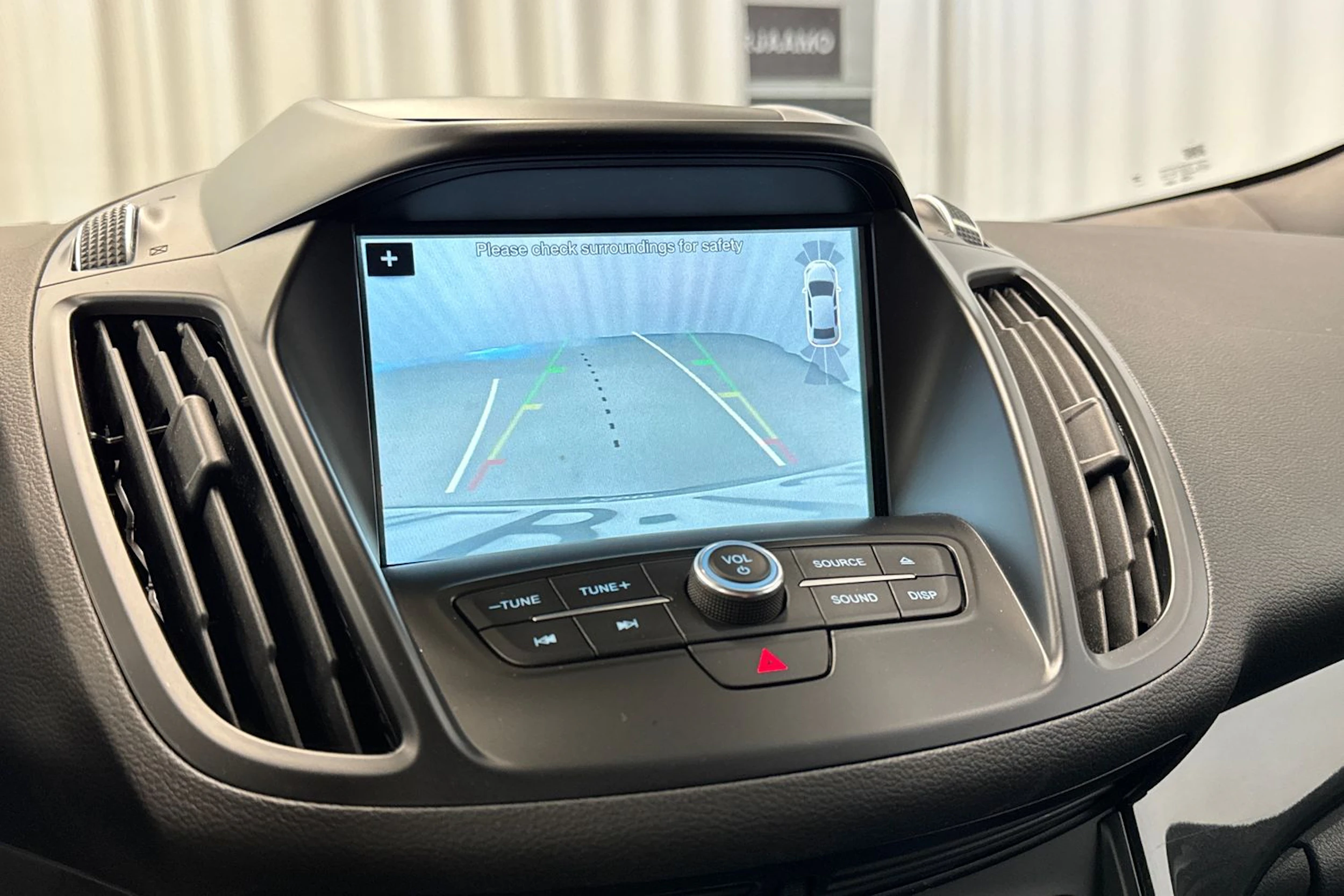 harmaa Ford Kuga 2018 kuva 18.