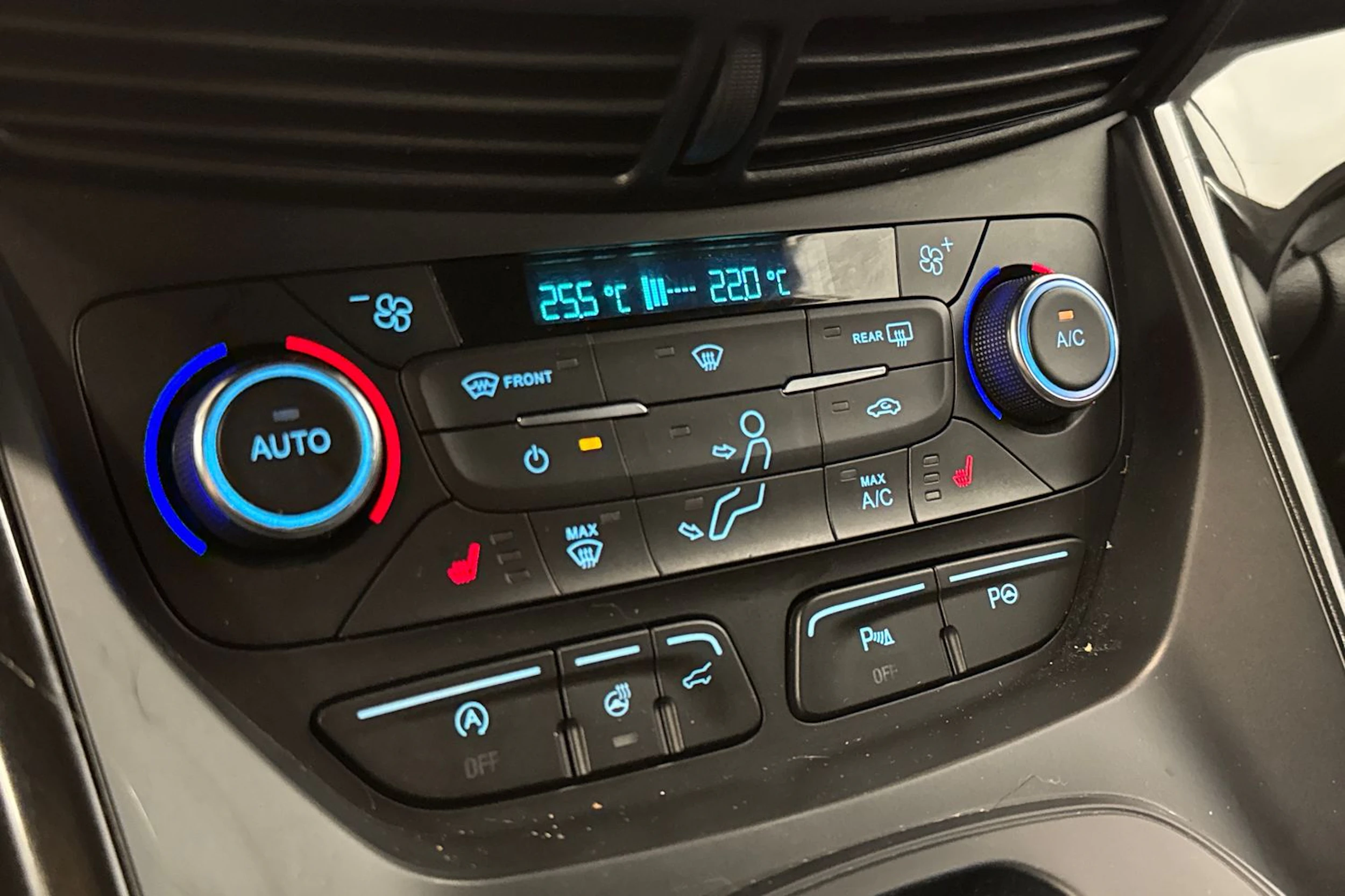harmaa Ford Kuga 2018 kuva 19.